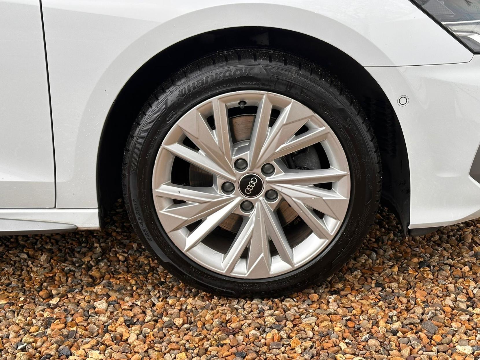 Audi A3 1.4 TFSIe 40 S line Sportback 5dr Petrol Plug-in Hybrid S Tronic Euro 6 (s/s) 13kWh (204 ps)