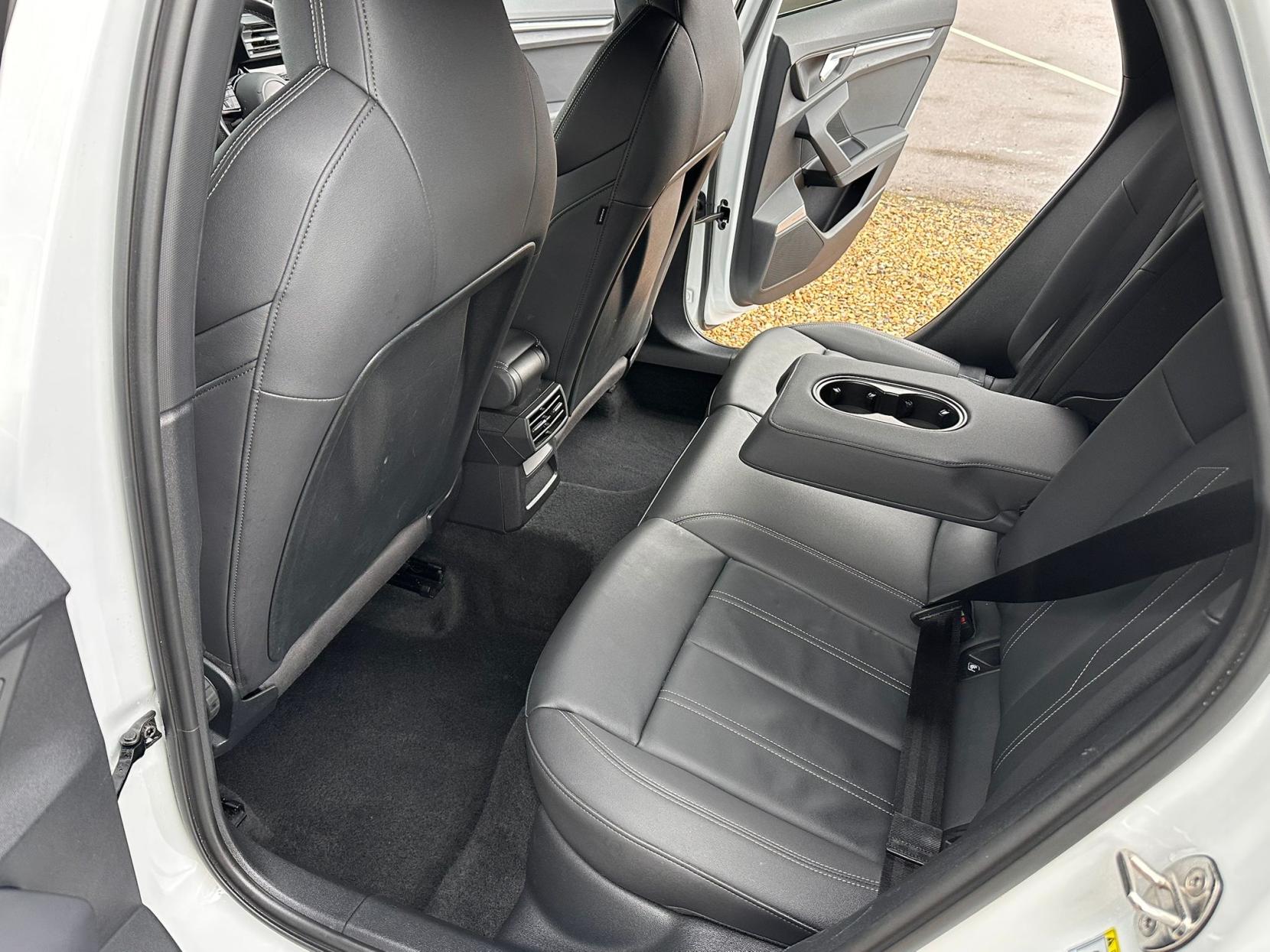 Audi A3 1.4 TFSIe 40 S line Sportback 5dr Petrol Plug-in Hybrid S Tronic Euro 6 (s/s) 13kWh (204 ps)