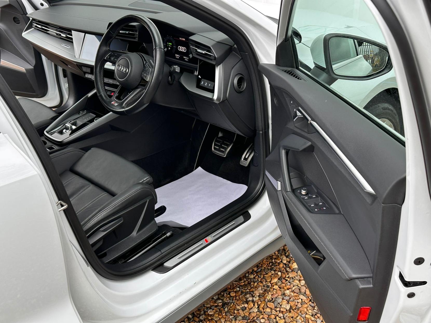 Audi A3 1.4 TFSIe 40 S line Sportback 5dr Petrol Plug-in Hybrid S Tronic Euro 6 (s/s) 13kWh (204 ps)