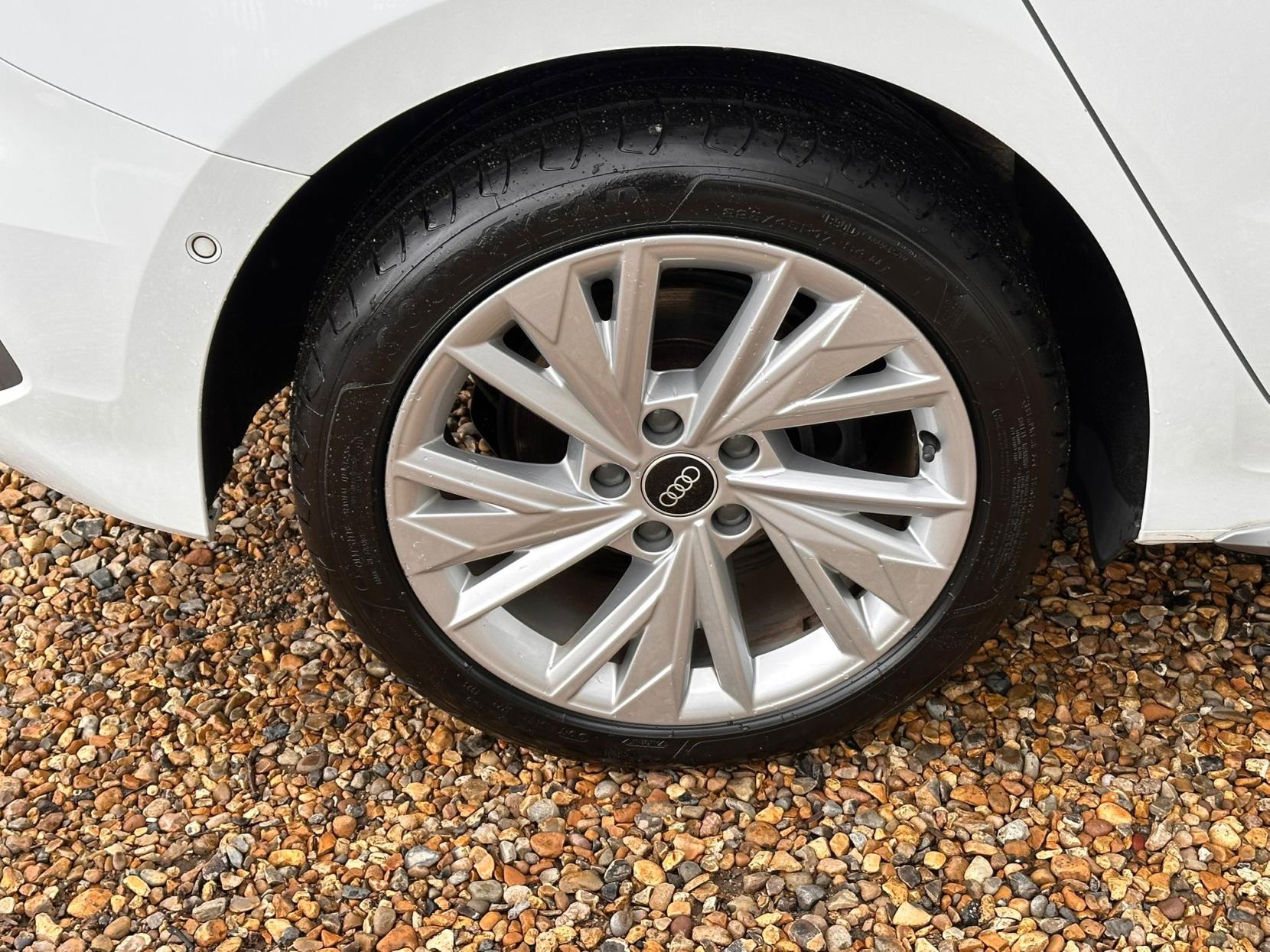 Audi A3 1.4 TFSIe 40 S line Sportback 5dr Petrol Plug-in Hybrid S Tronic Euro 6 (s/s) 13kWh (204 ps)