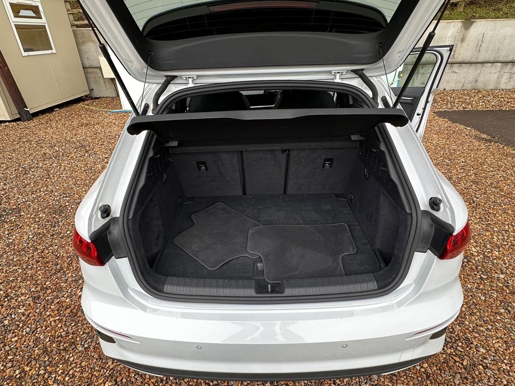 Audi A3 1.4 TFSIe 40 S line Sportback 5dr Petrol Plug-in Hybrid S Tronic Euro 6 (s/s) 13kWh (204 ps)