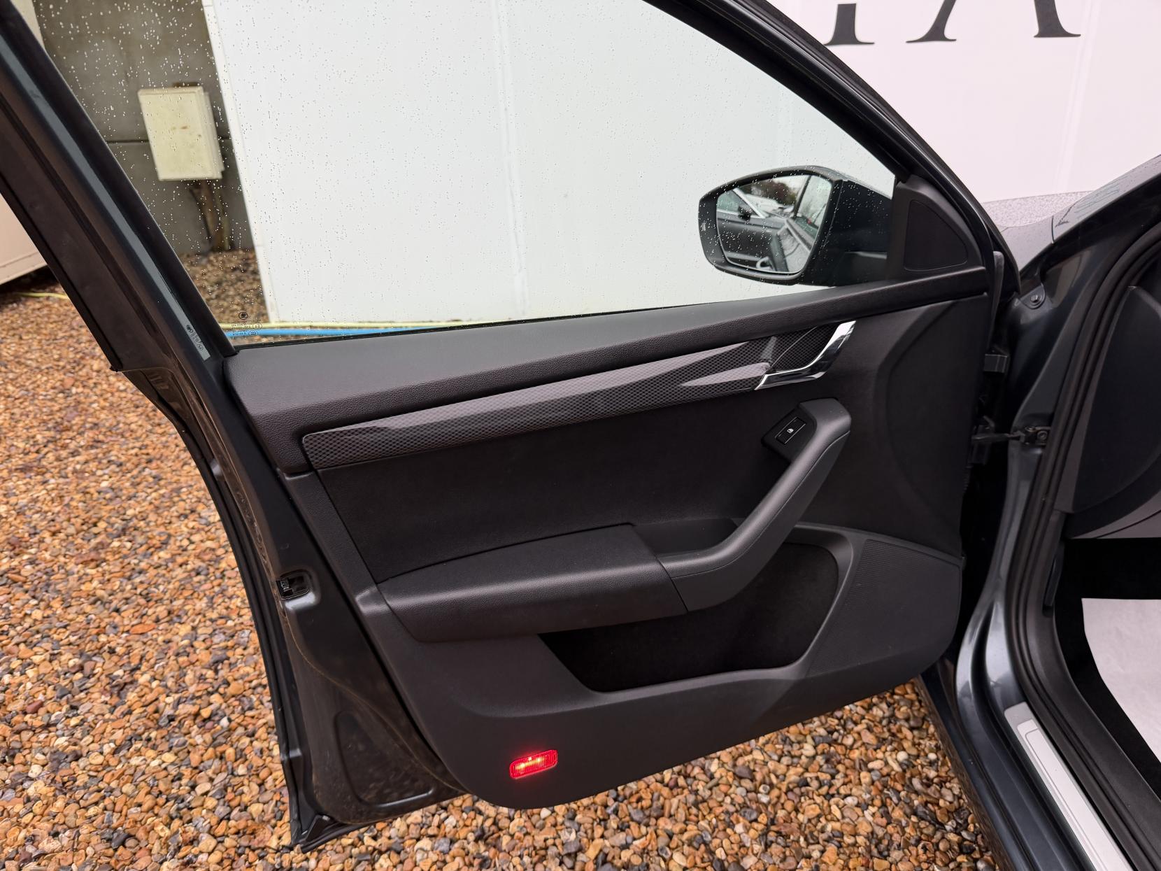 Skoda Octavia 2.0 TDI vRS Estate 5dr Diesel Manual Euro 6 (s/s) (SNav) (184 ps)