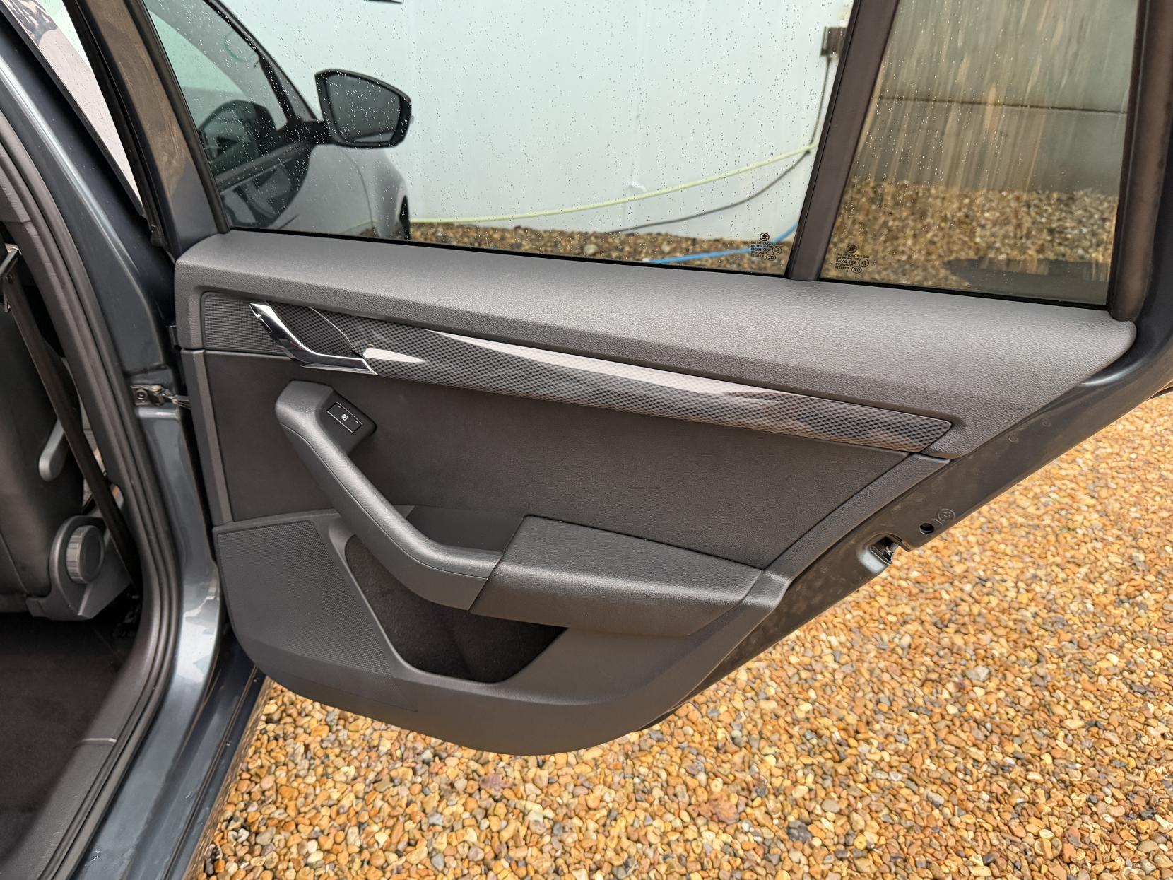 Skoda Octavia 2.0 TDI vRS Estate 5dr Diesel Manual Euro 6 (s/s) (SNav) (184 ps)