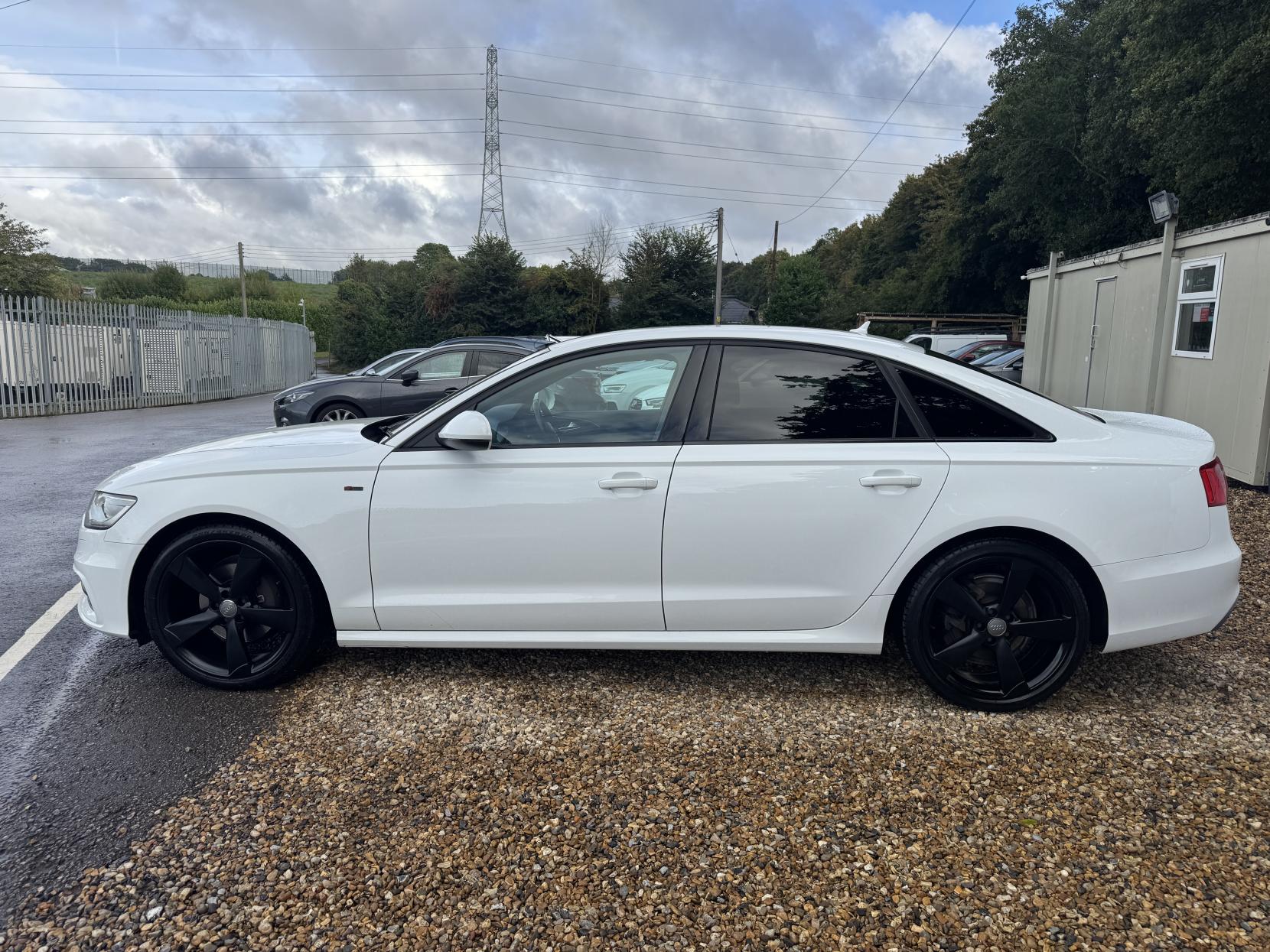 Audi A6 Saloon 2.0 TDI Black Edition Saloon 4dr Diesel Multitronic Euro 5 (s/s) (177 ps)