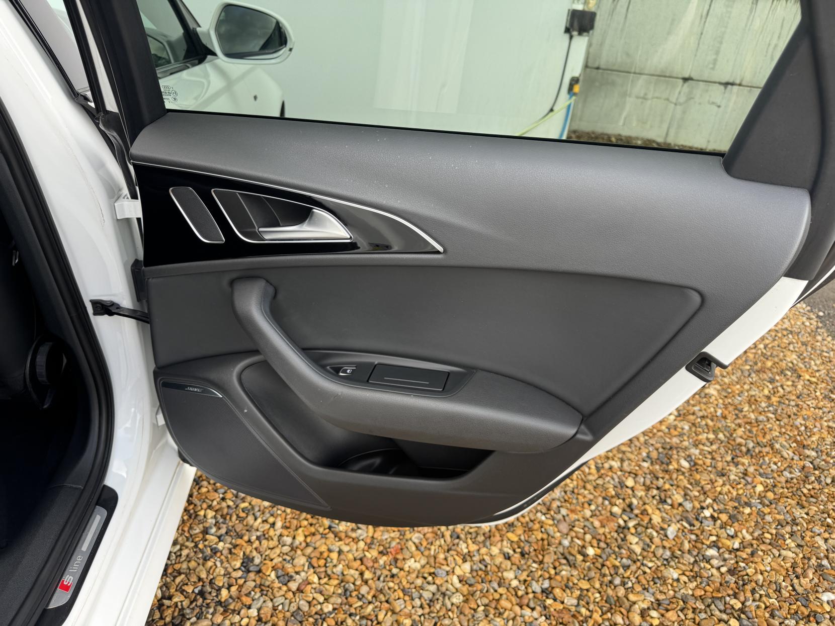 Audi A6 Saloon 2.0 TDI Black Edition Saloon 4dr Diesel Multitronic Euro 5 (s/s) (177 ps)
