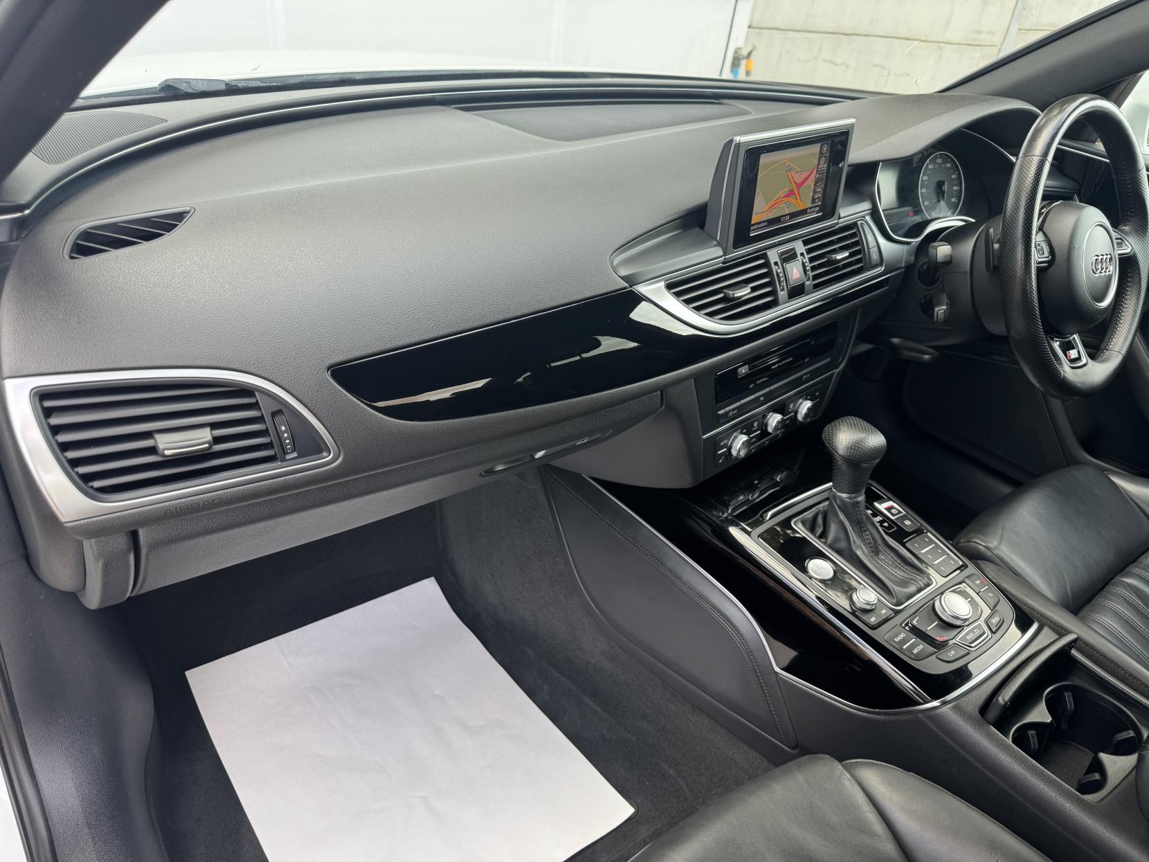 Audi A6 Saloon 2.0 TDI Black Edition Saloon 4dr Diesel Multitronic Euro 5 (s/s) (177 ps)