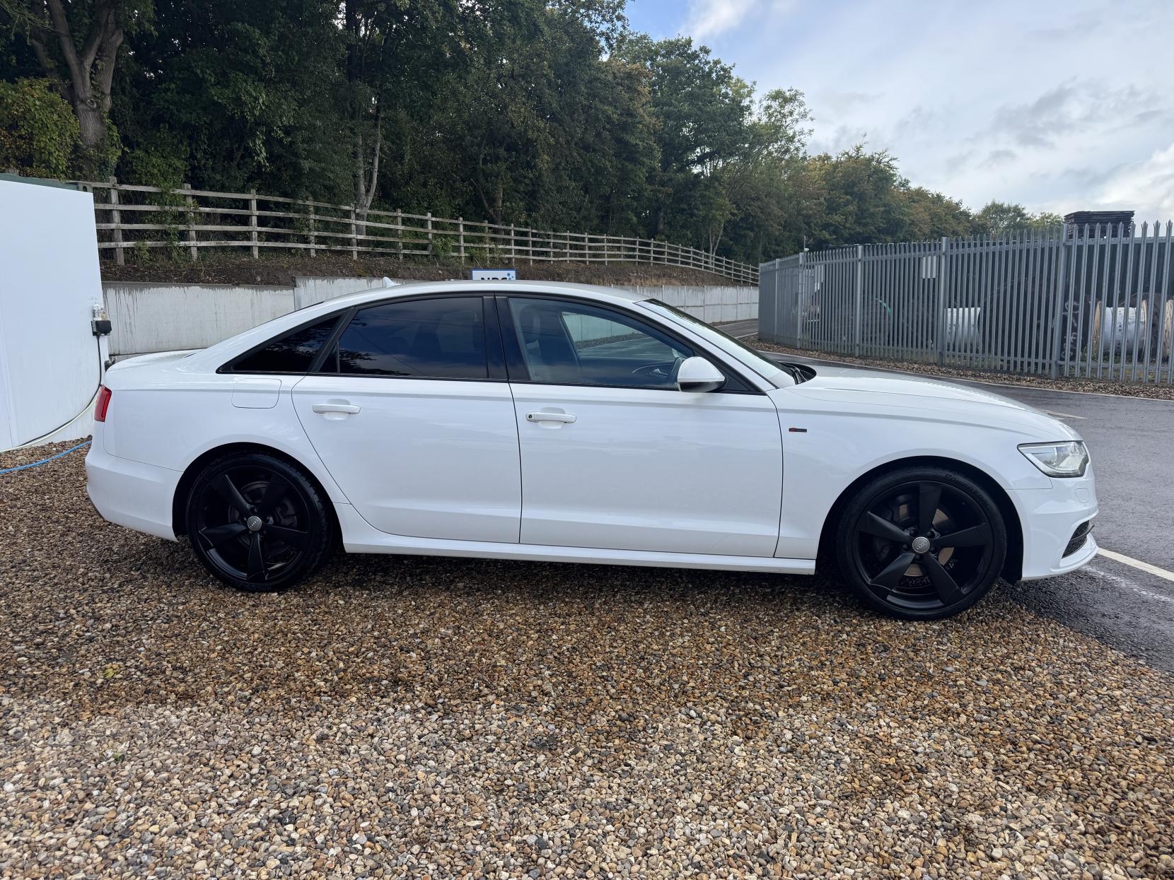 Audi A6 Saloon 2.0 TDI Black Edition Saloon 4dr Diesel Multitronic Euro 5 (s/s) (177 ps)