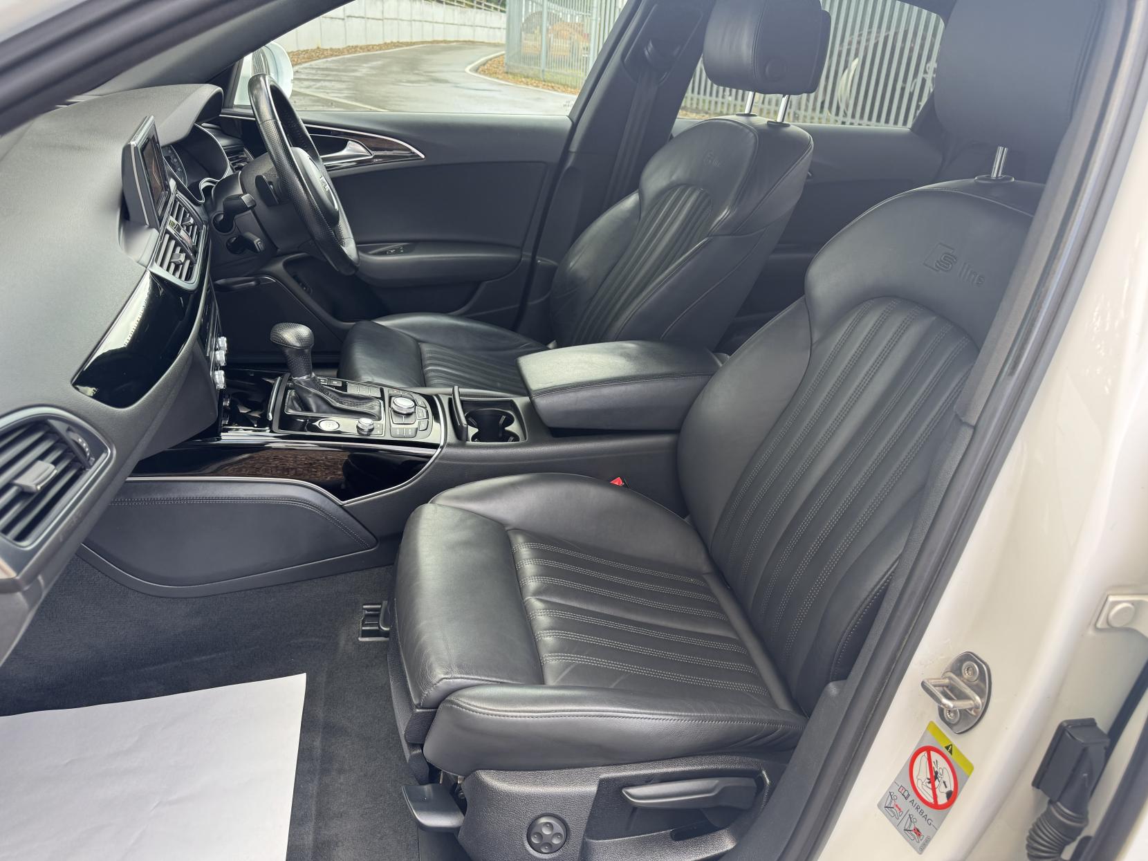 Audi A6 Saloon 2.0 TDI Black Edition Saloon 4dr Diesel Multitronic Euro 5 (s/s) (177 ps)