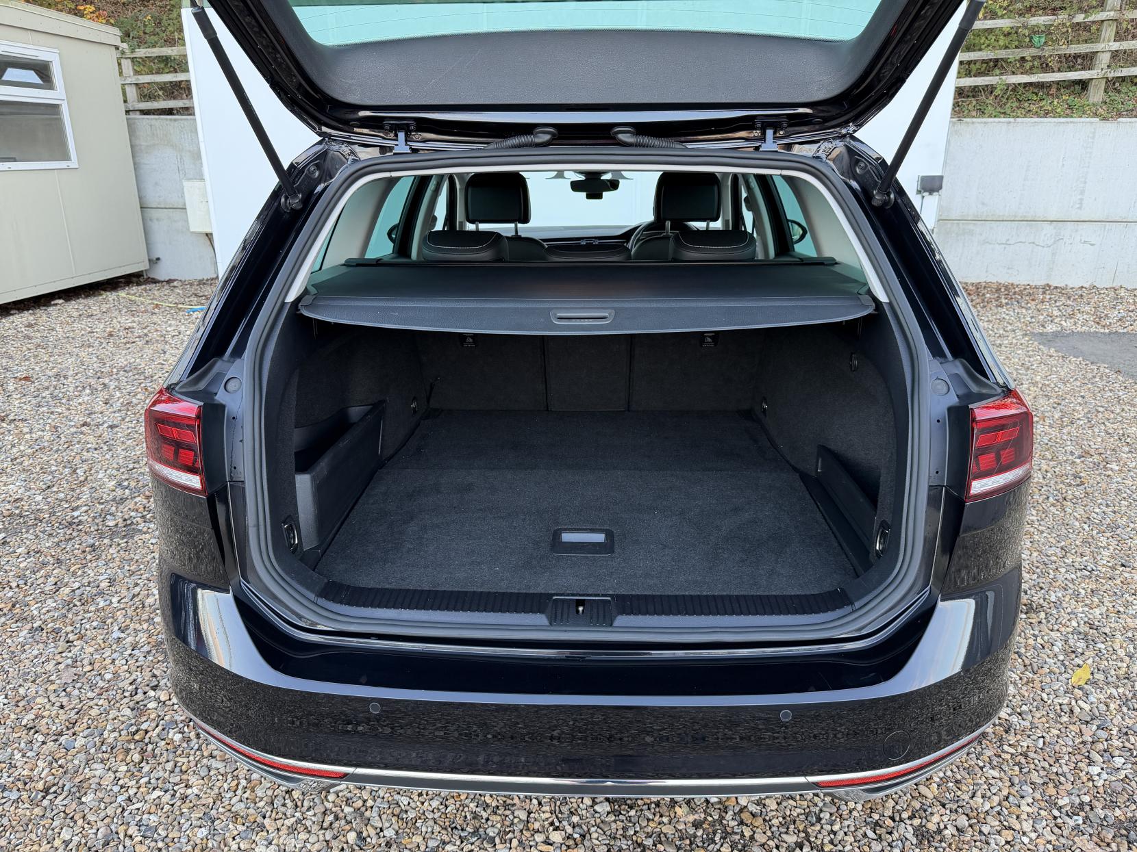 Volkswagen Passat 1.4 TSI 13kWh GTE Estate 5dr Petrol Plug-in Hybrid DSG Euro 6 (s/s) (218 ps)