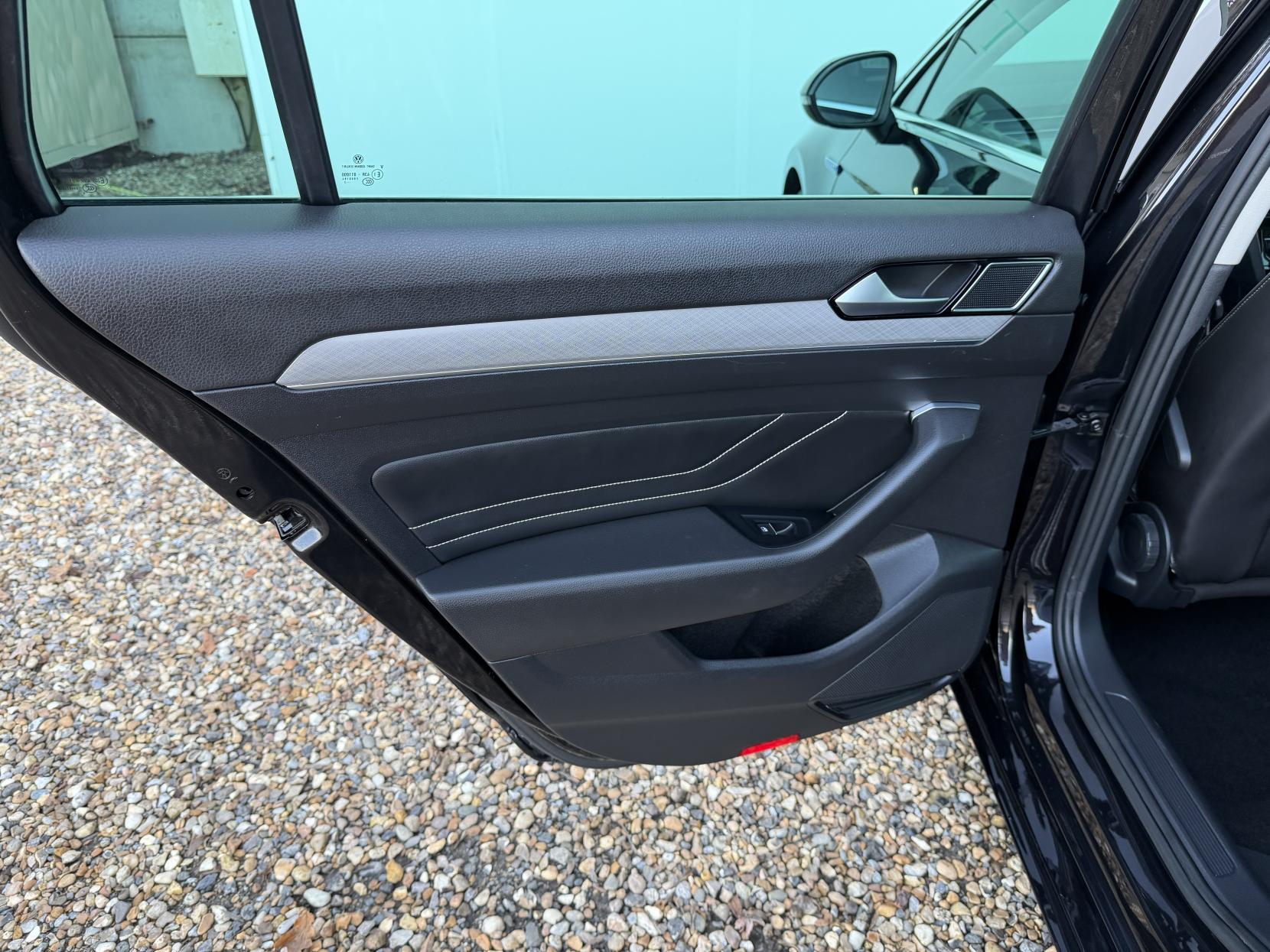 Volkswagen Passat 1.4 TSI 13kWh GTE Estate 5dr Petrol Plug-in Hybrid DSG Euro 6 (s/s) (218 ps)