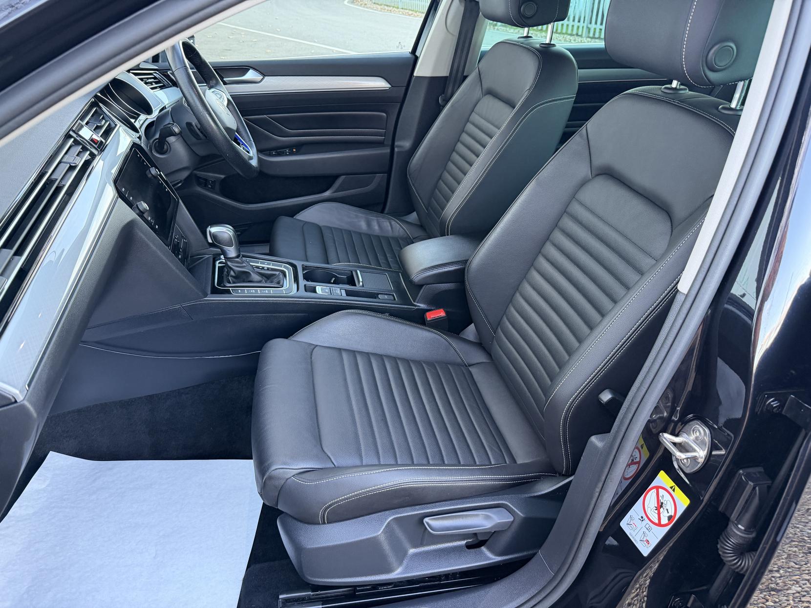 Volkswagen Passat 1.4 TSI 13kWh GTE Estate 5dr Petrol Plug-in Hybrid DSG Euro 6 (s/s) (218 ps)