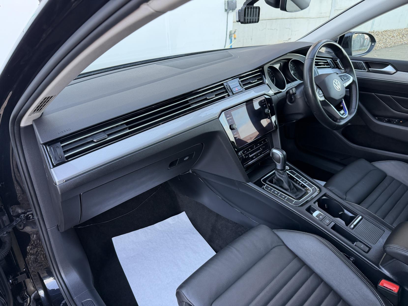 Volkswagen Passat 1.4 TSI 13kWh GTE Estate 5dr Petrol Plug-in Hybrid DSG Euro 6 (s/s) (218 ps)