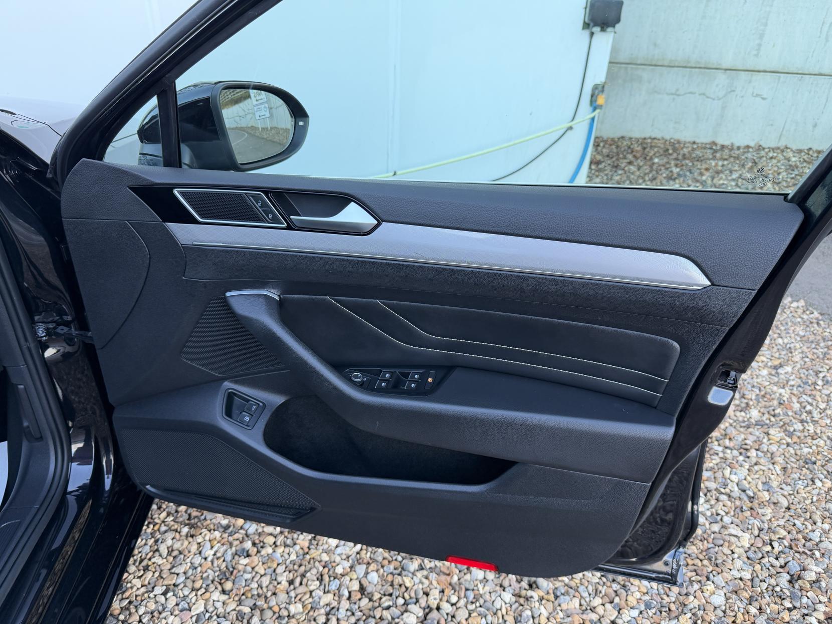 Volkswagen Passat 1.4 TSI 13kWh GTE Estate 5dr Petrol Plug-in Hybrid DSG Euro 6 (s/s) (218 ps)