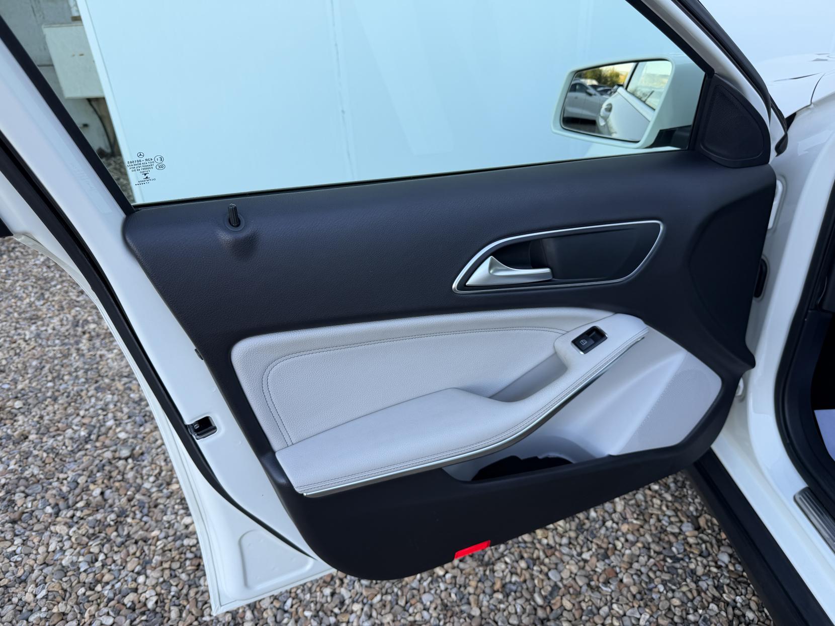 Mercedes-Benz GLA 1.6 GLA200 Sport SUV 5dr Petrol 7G-DCT Euro 6 (s/s) (156 ps)