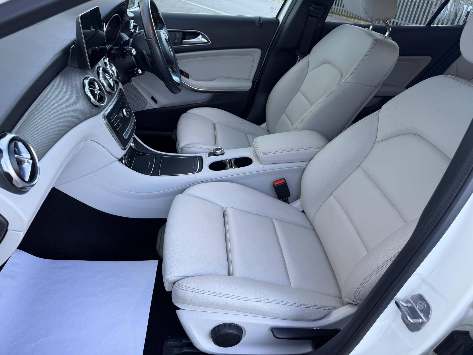 Mercedes-Benz GLA 1.6 GLA200 Sport SUV 5dr Petrol 7G-DCT Euro 6 (s/s) (156 ps)