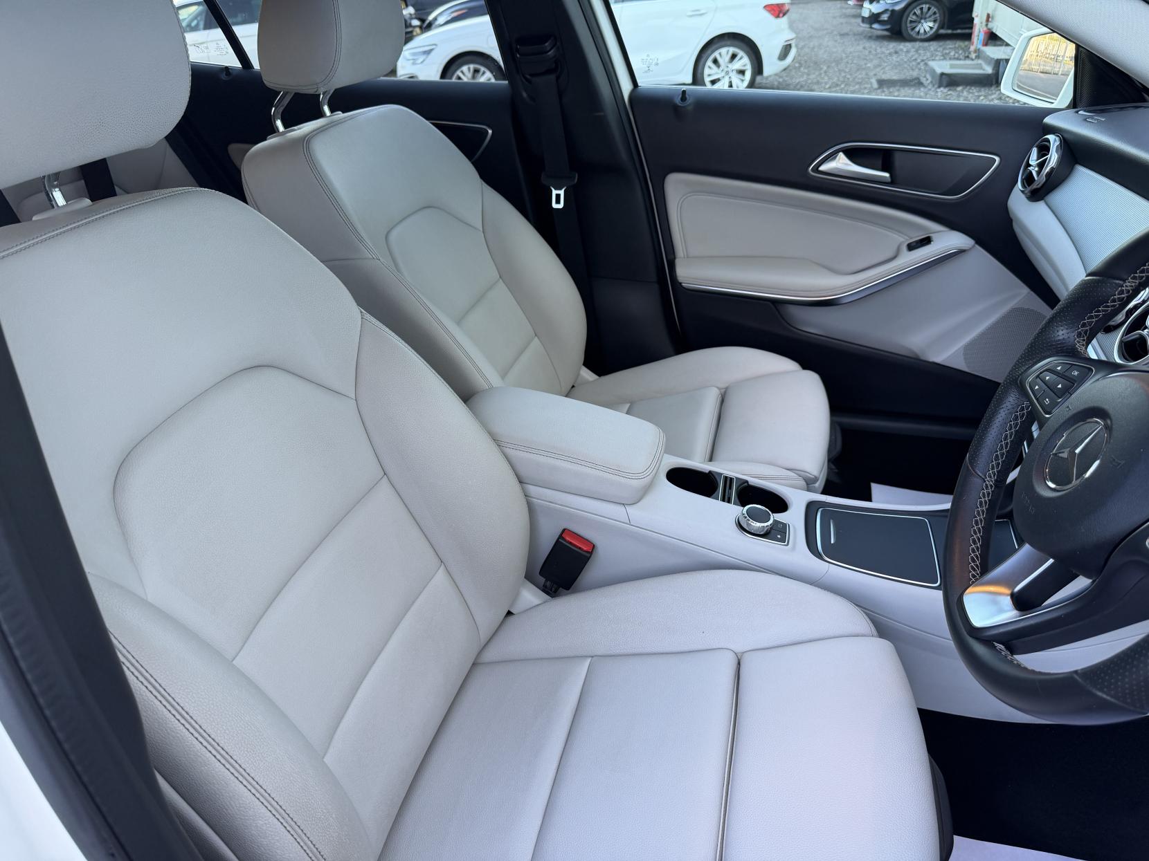 Mercedes-Benz GLA 1.6 GLA200 Sport SUV 5dr Petrol 7G-DCT Euro 6 (s/s) (156 ps)