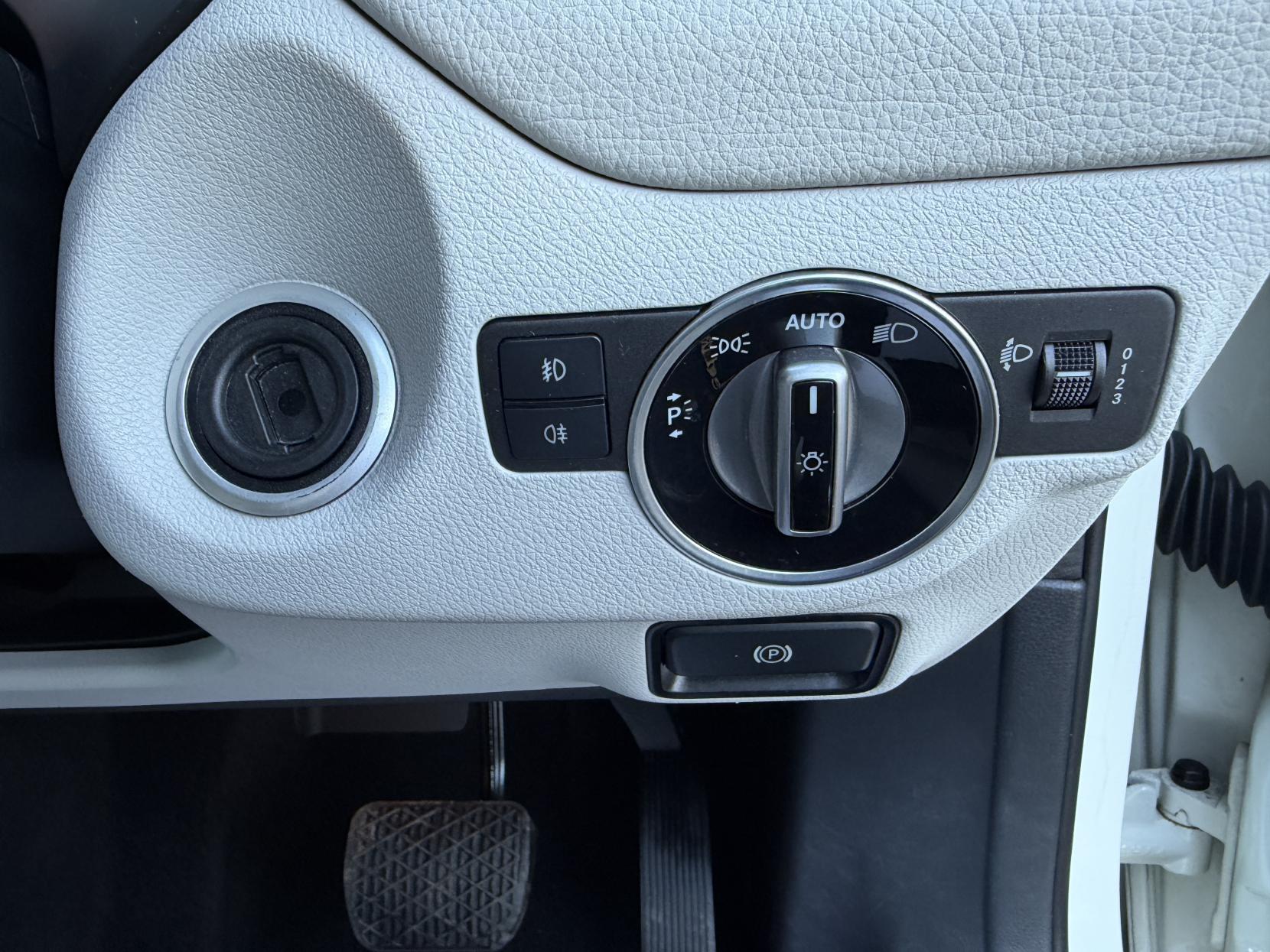 Mercedes-Benz GLA 1.6 GLA200 Sport SUV 5dr Petrol 7G-DCT Euro 6 (s/s) (156 ps)