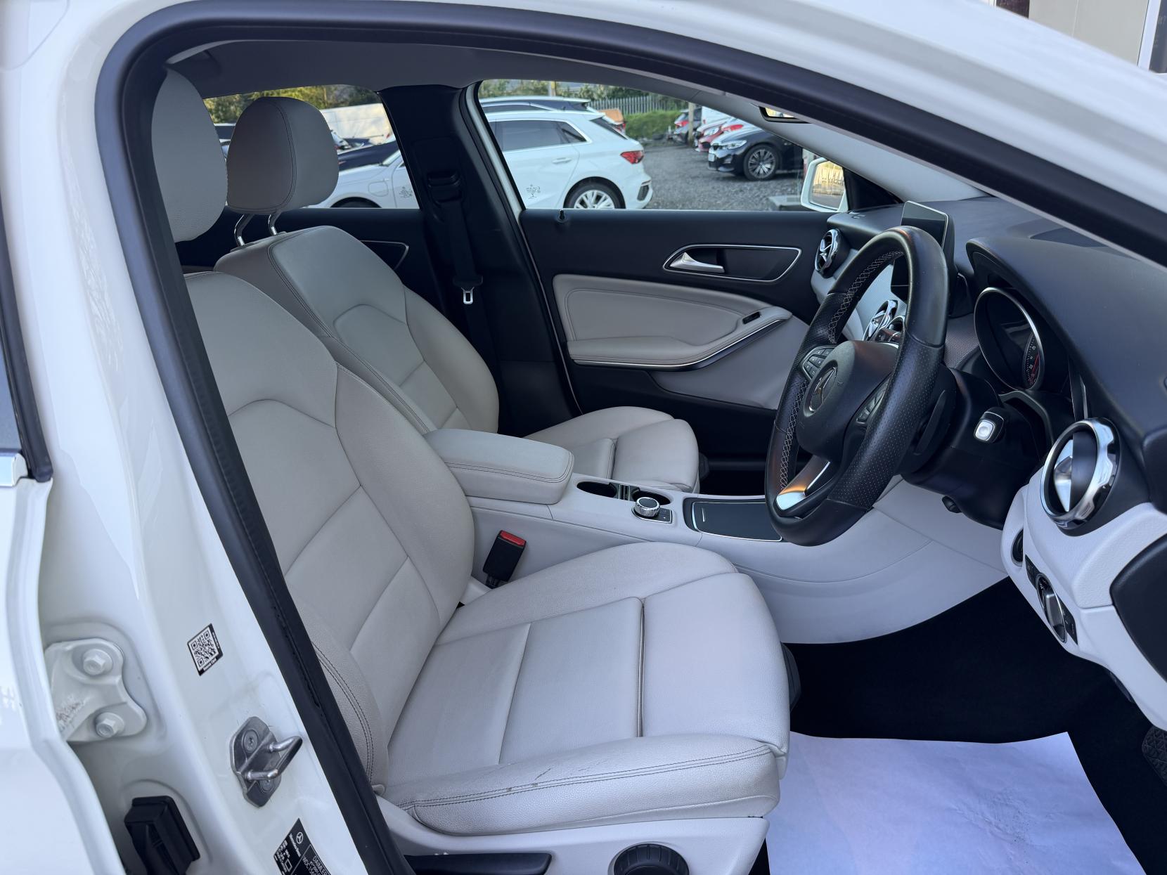 Mercedes-Benz GLA 1.6 GLA200 Sport SUV 5dr Petrol 7G-DCT Euro 6 (s/s) (156 ps)