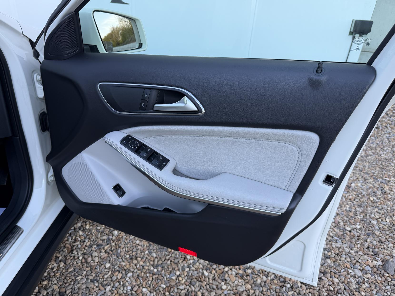 Mercedes-Benz GLA 1.6 GLA200 Sport SUV 5dr Petrol 7G-DCT Euro 6 (s/s) (156 ps)