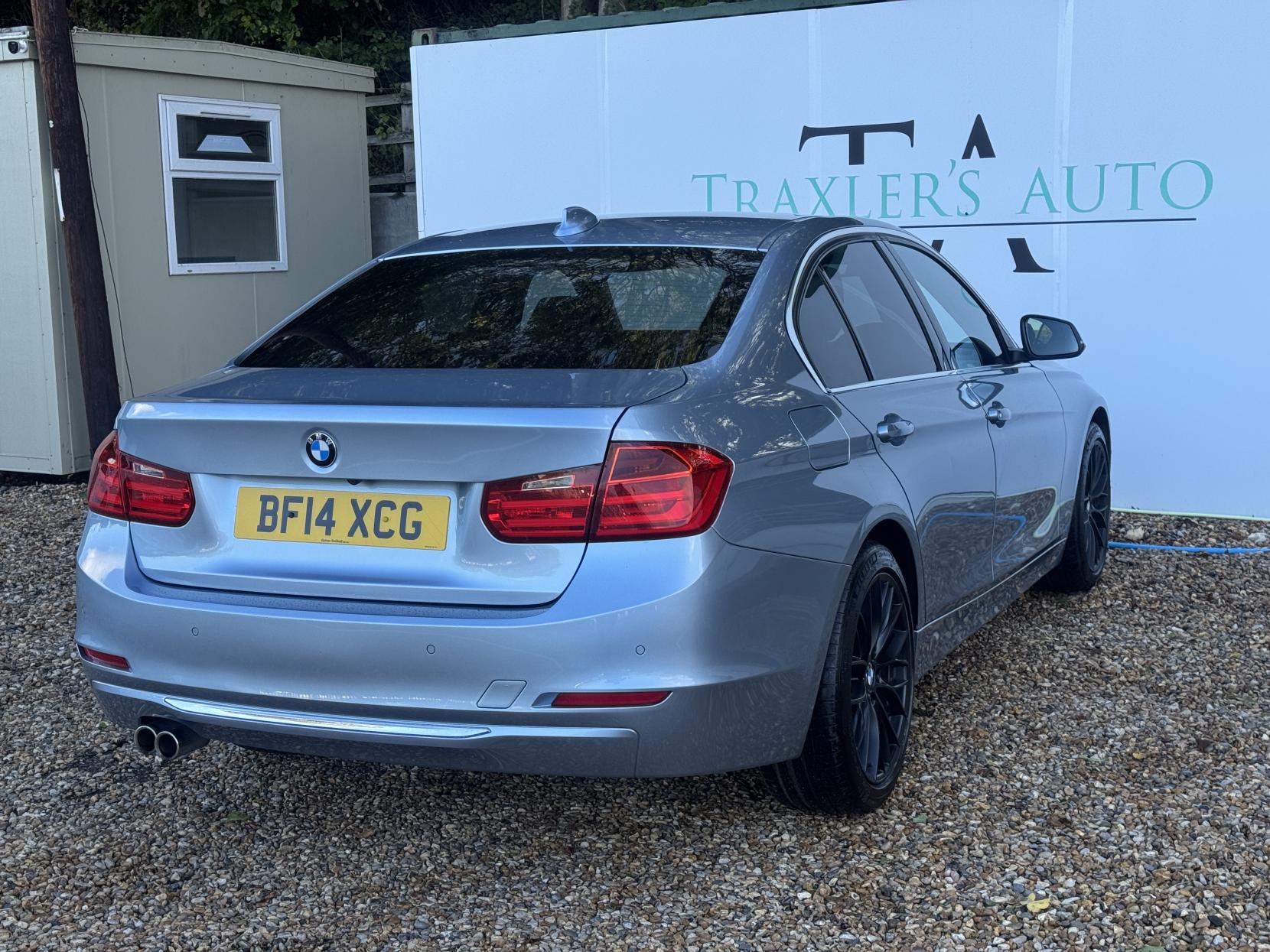 BMW 3 Series 3.0 330d Luxury Saloon 4dr Diesel Auto xDrive Euro 5 (s/s) (258 ps)