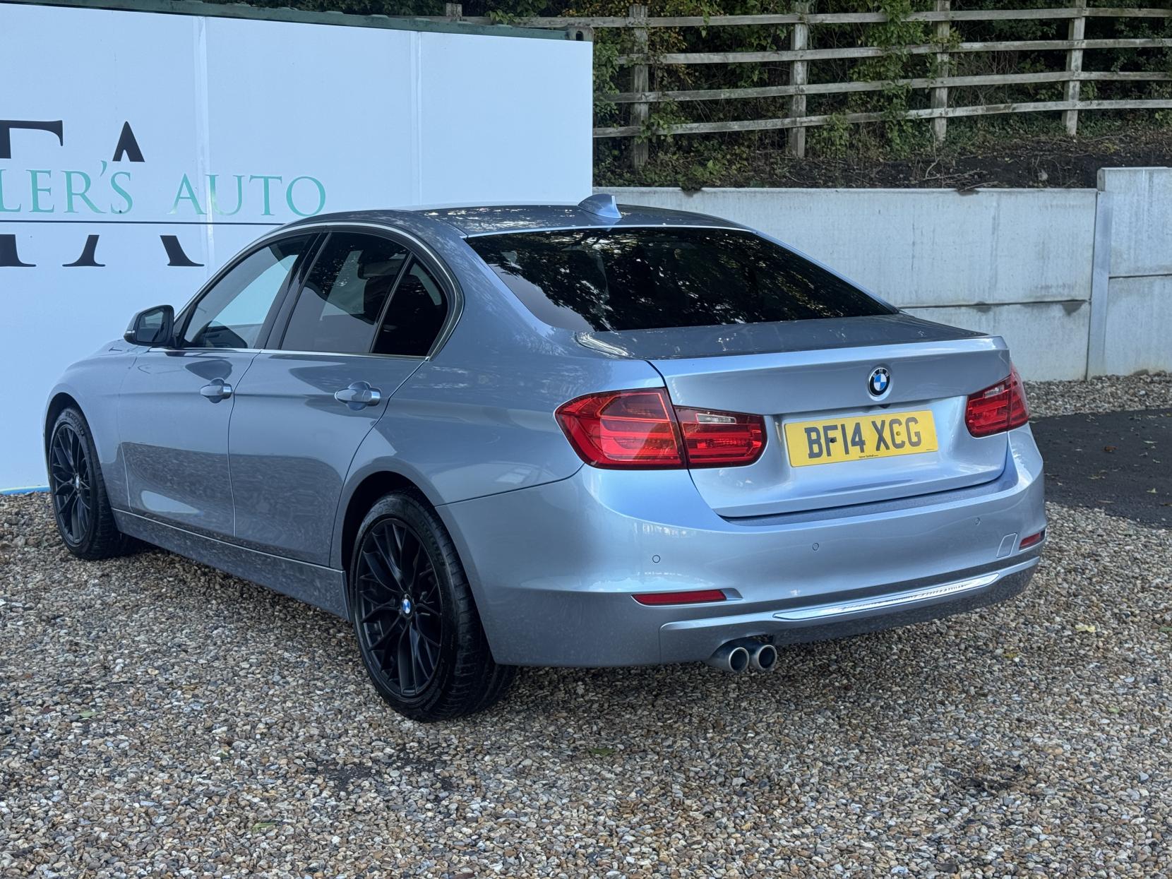 BMW 3 Series 3.0 330d Luxury Saloon 4dr Diesel Auto xDrive Euro 5 (s/s) (258 ps)