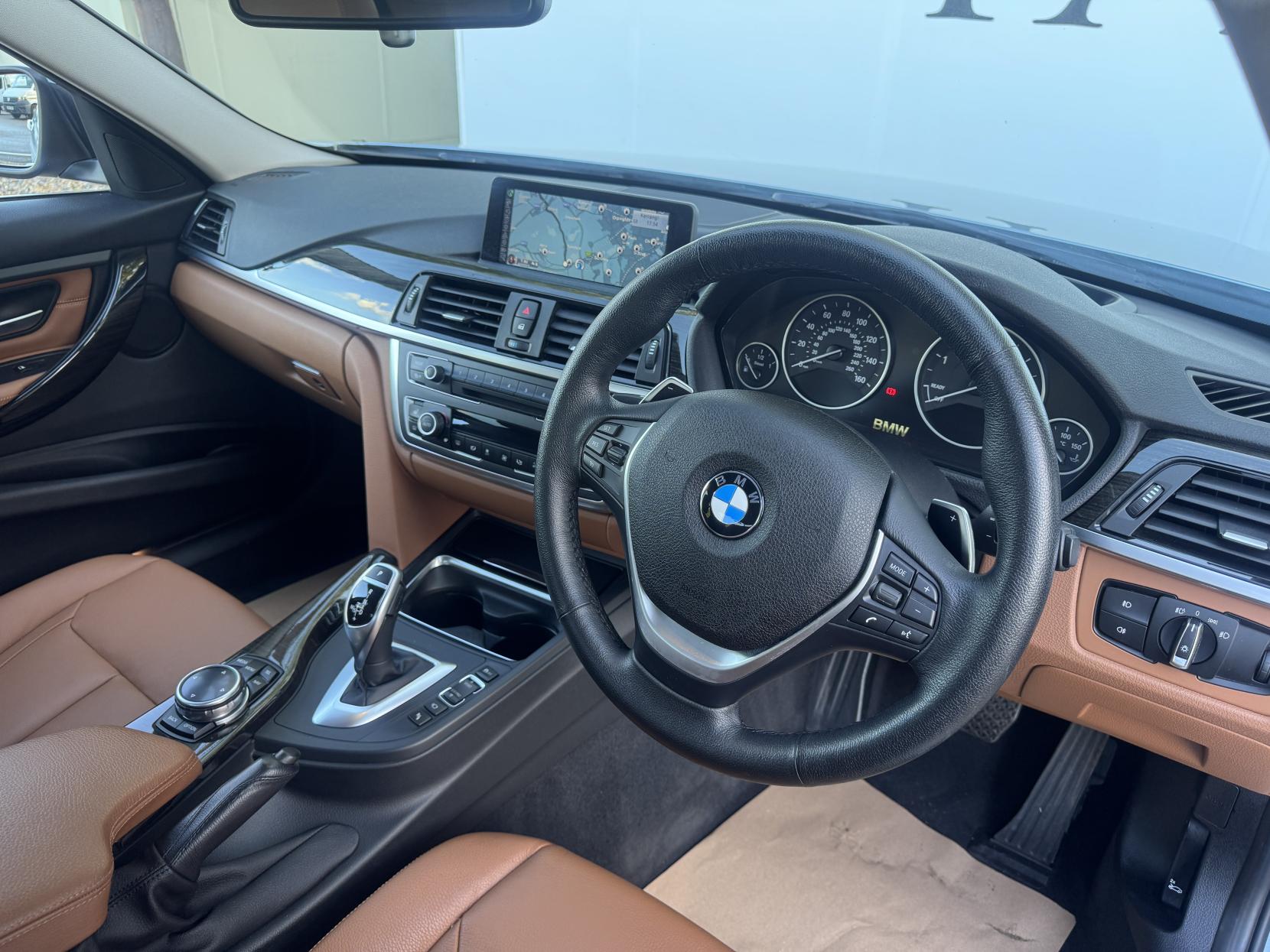 BMW 3 Series 3.0 330d Luxury Saloon 4dr Diesel Auto xDrive Euro 5 (s/s) (258 ps)
