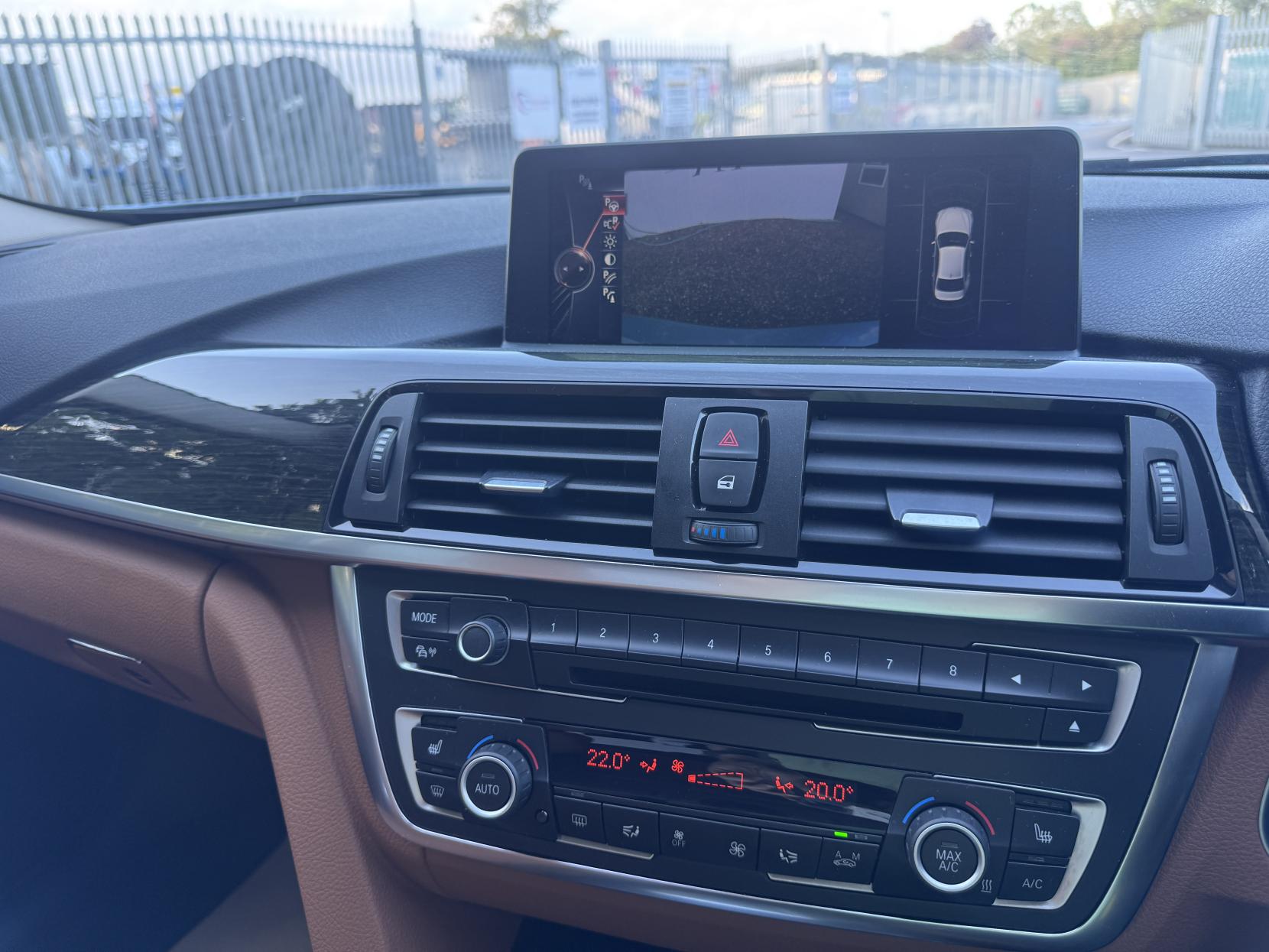 BMW 3 Series 3.0 330d Luxury Saloon 4dr Diesel Auto xDrive Euro 5 (s/s) (258 ps)