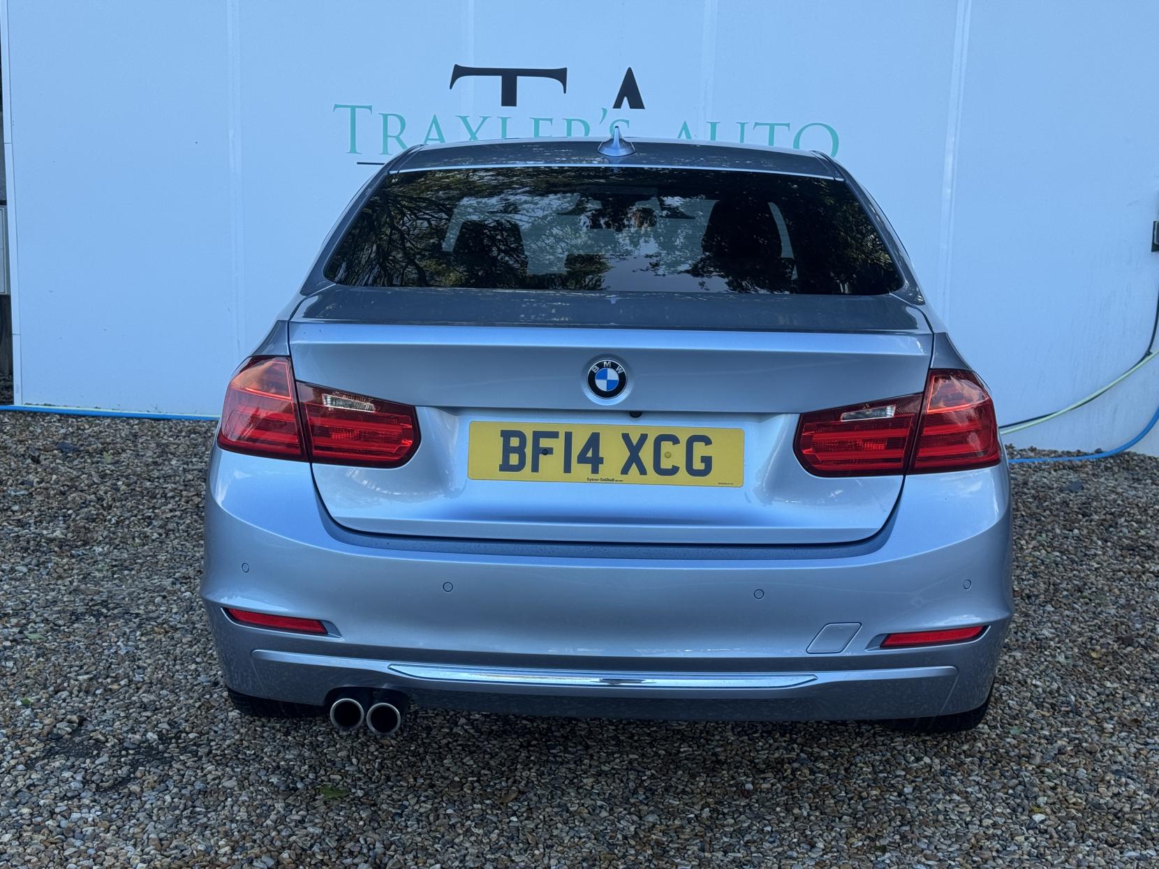 BMW 3 Series 3.0 330d Luxury Saloon 4dr Diesel Auto xDrive Euro 5 (s/s) (258 ps)