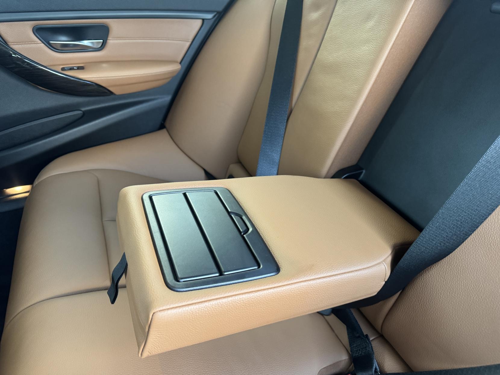 BMW 3 Series 3.0 330d Luxury Saloon 4dr Diesel Auto xDrive Euro 5 (s/s) (258 ps)