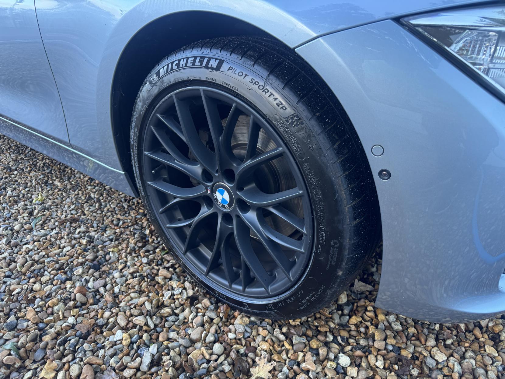 BMW 3 Series 3.0 330d Luxury Saloon 4dr Diesel Auto xDrive Euro 5 (s/s) (258 ps)