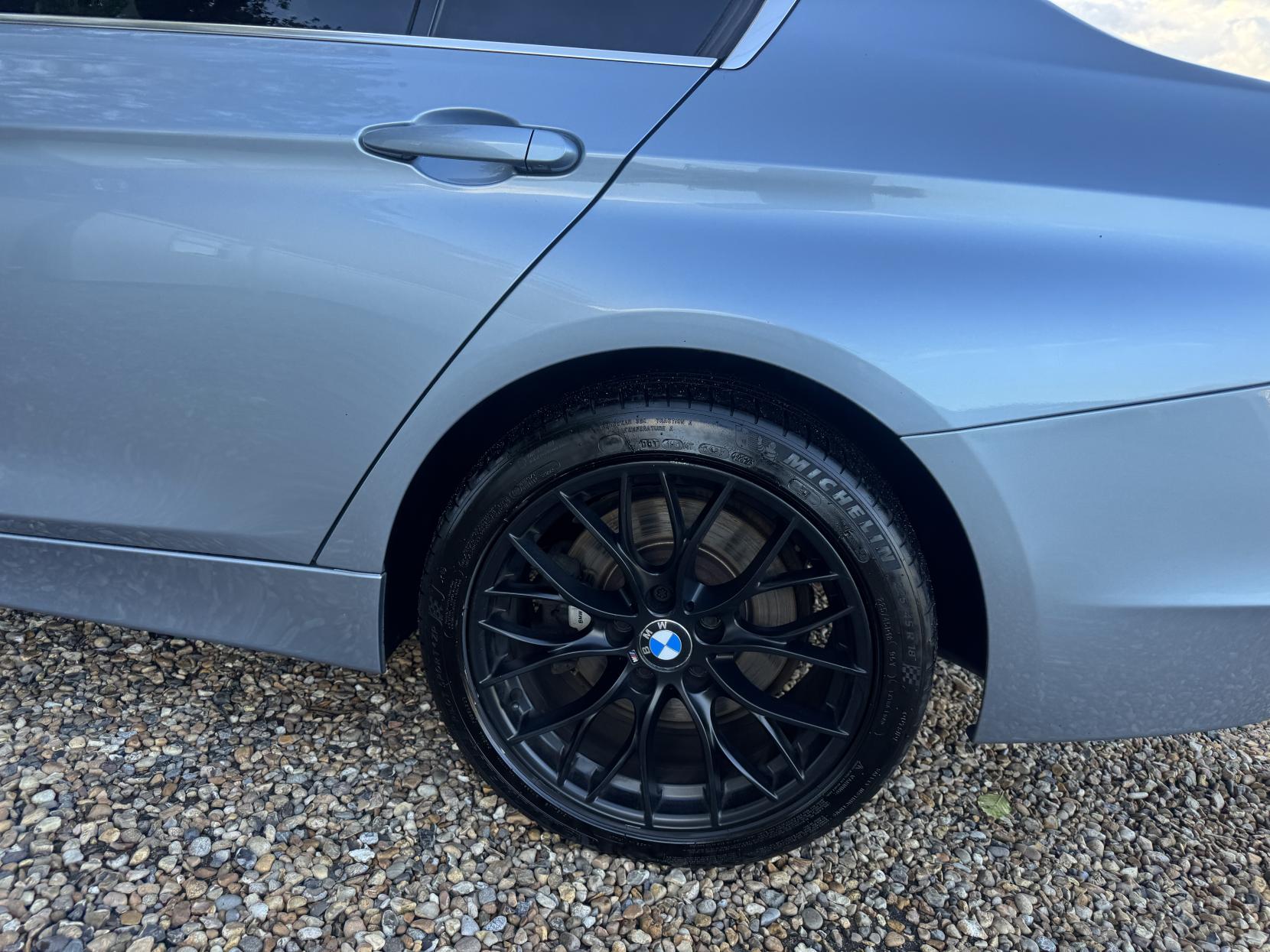 BMW 3 Series 3.0 330d Luxury Saloon 4dr Diesel Auto xDrive Euro 5 (s/s) (258 ps)