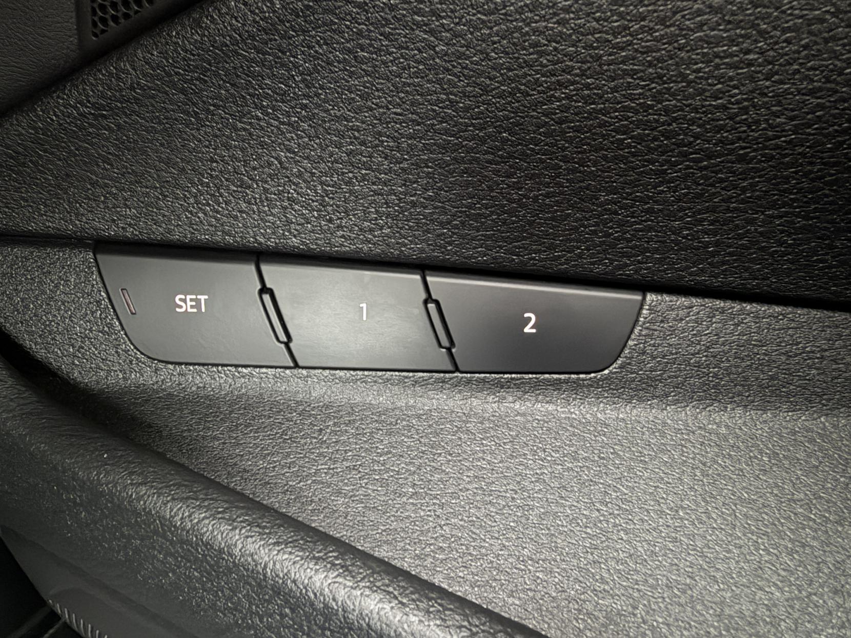 Audi e-tron 50 Technik SUV 5dr Electric Auto quattro 71.2kWh (313 ps)