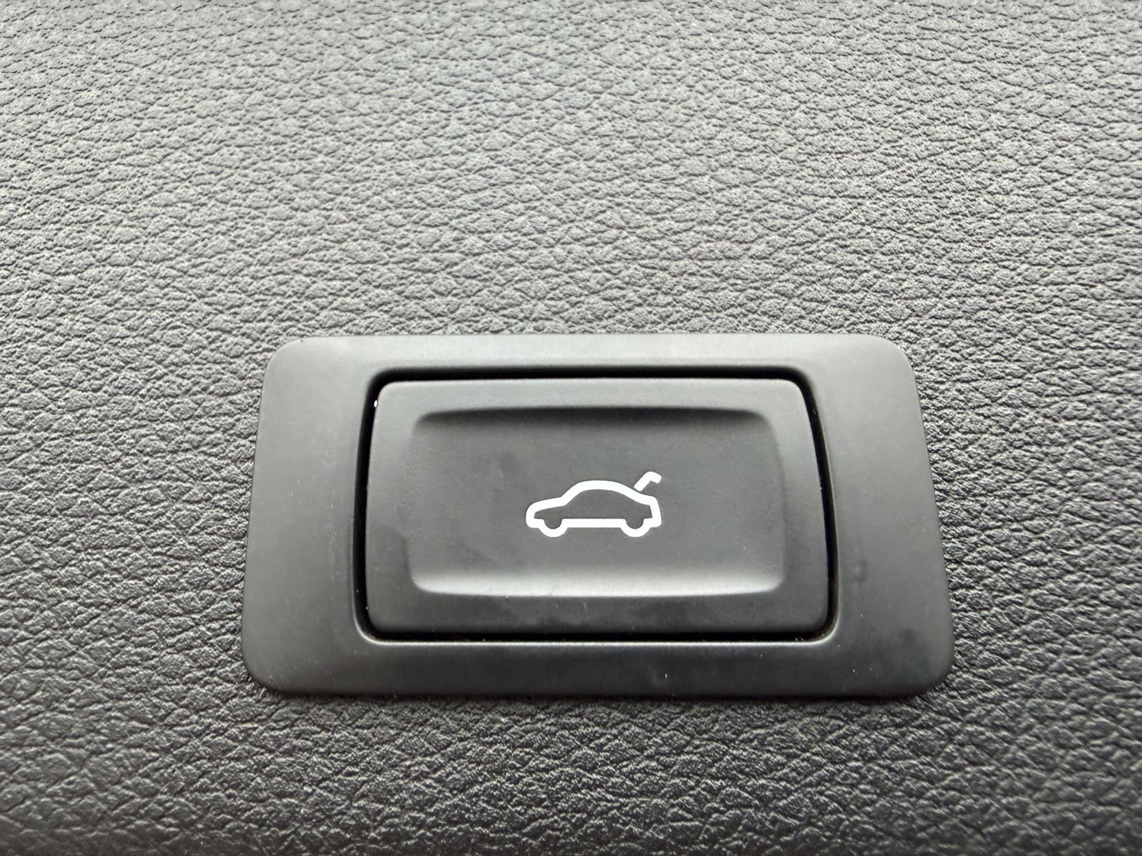 Audi e-tron 50 Technik SUV 5dr Electric Auto quattro 71.2kWh (313 ps)