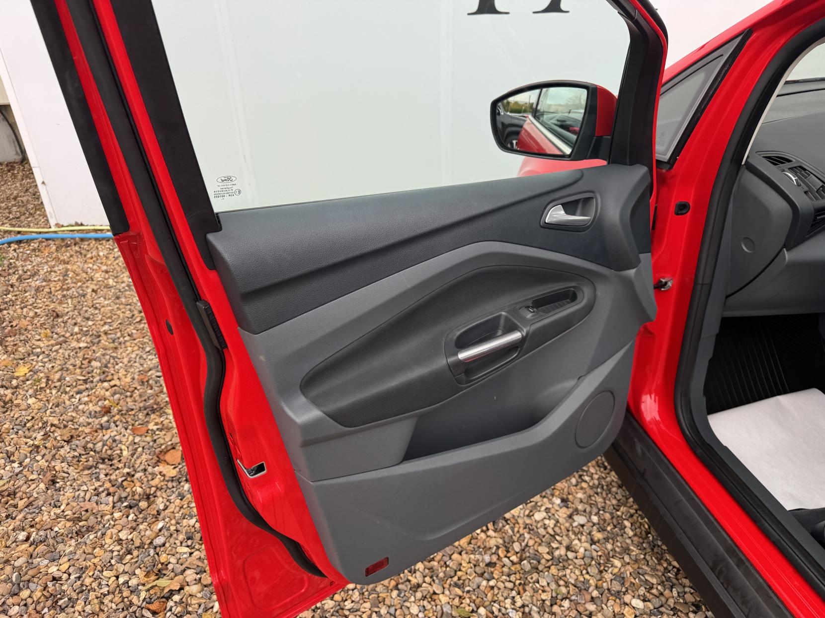 Ford C-Max 1.6 Zetec MPV 5dr Petrol Manual Euro 5 (105 ps)