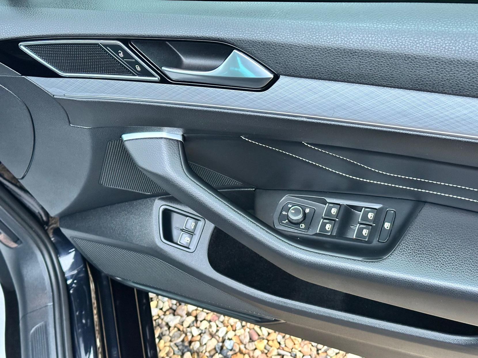 Volkswagen Passat 1.4 TSI 13kWh GTE Saloon 4dr Petrol Plug-in Hybrid DSG Euro 6 (s/s) (218 ps)