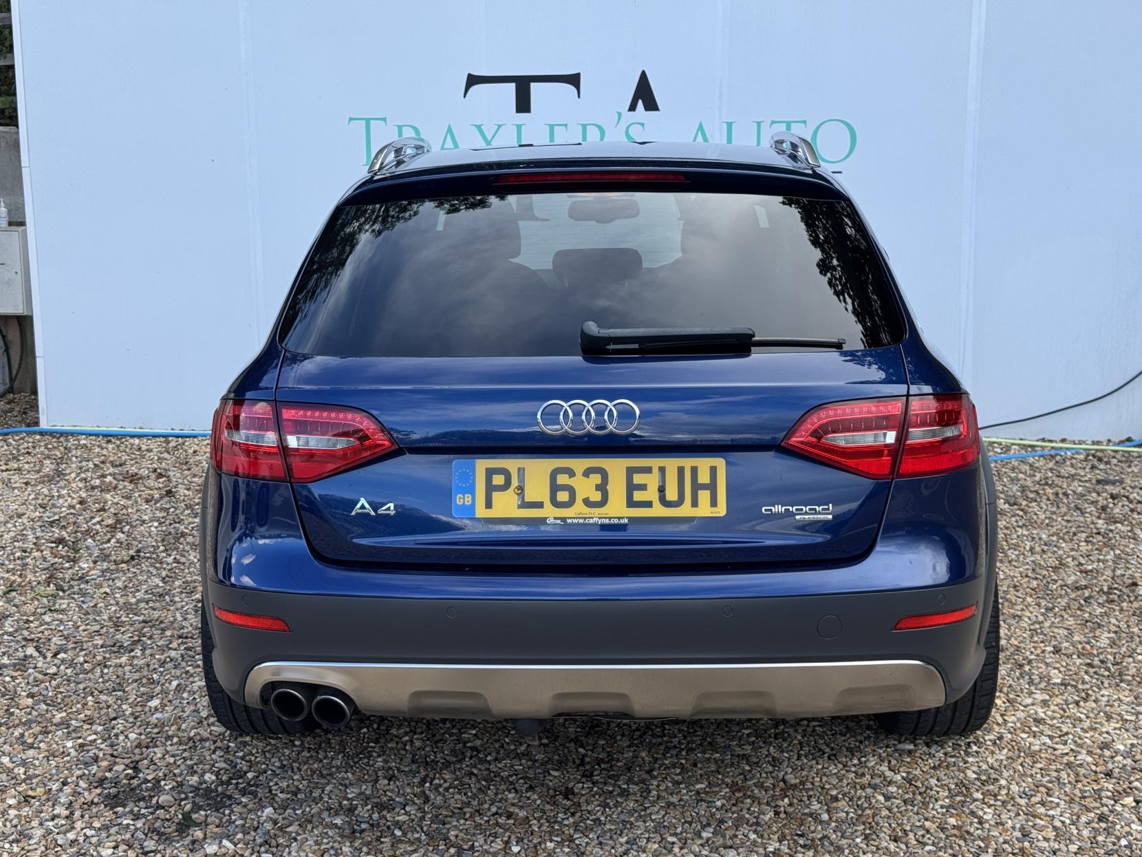 Audi A4 Allroad 2.0 TDI Estate 5dr Diesel S Tronic quattro Euro 5 (s/s) (177 ps)