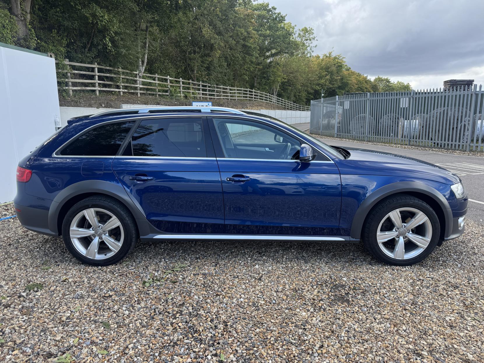 Audi A4 Allroad 2.0 TDI Estate 5dr Diesel S Tronic quattro Euro 5 (s/s) (177 ps)