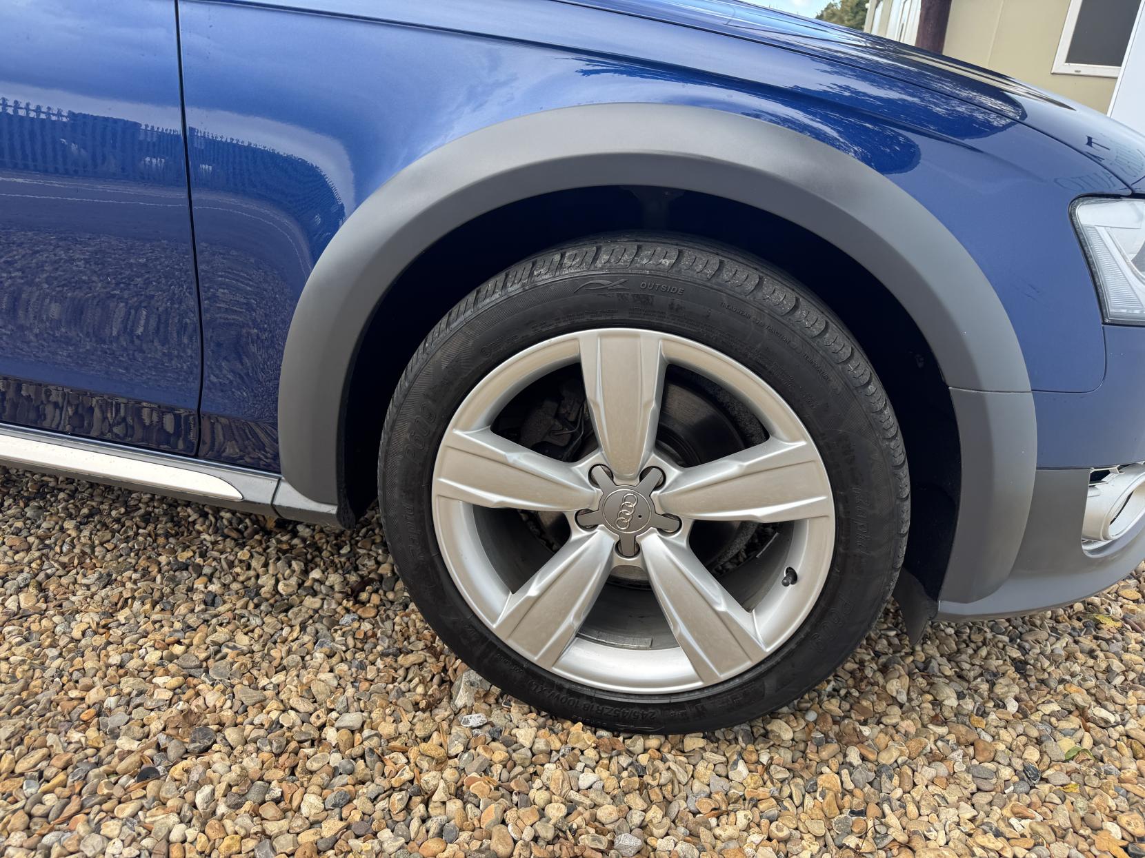 Audi A4 Allroad 2.0 TDI Estate 5dr Diesel S Tronic quattro Euro 5 (s/s) (177 ps)