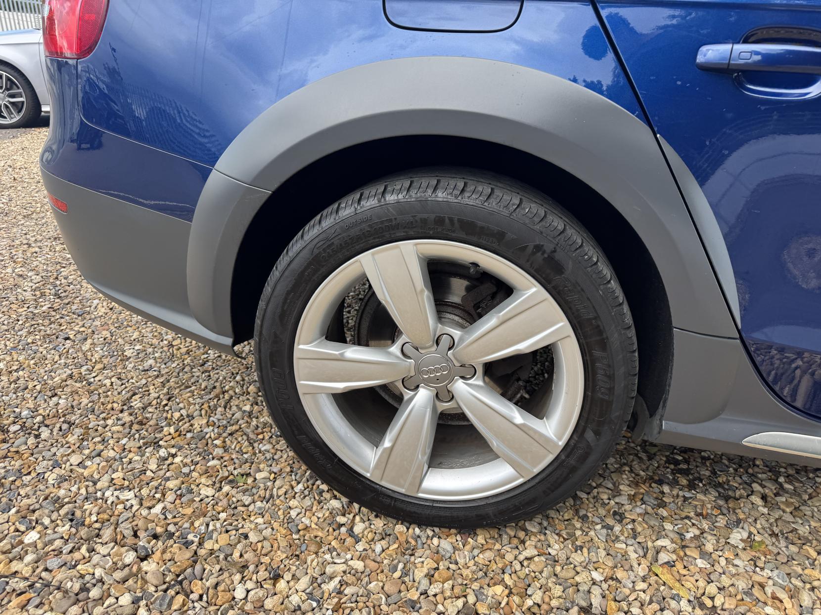 Audi A4 Allroad 2.0 TDI Estate 5dr Diesel S Tronic quattro Euro 5 (s/s) (177 ps)