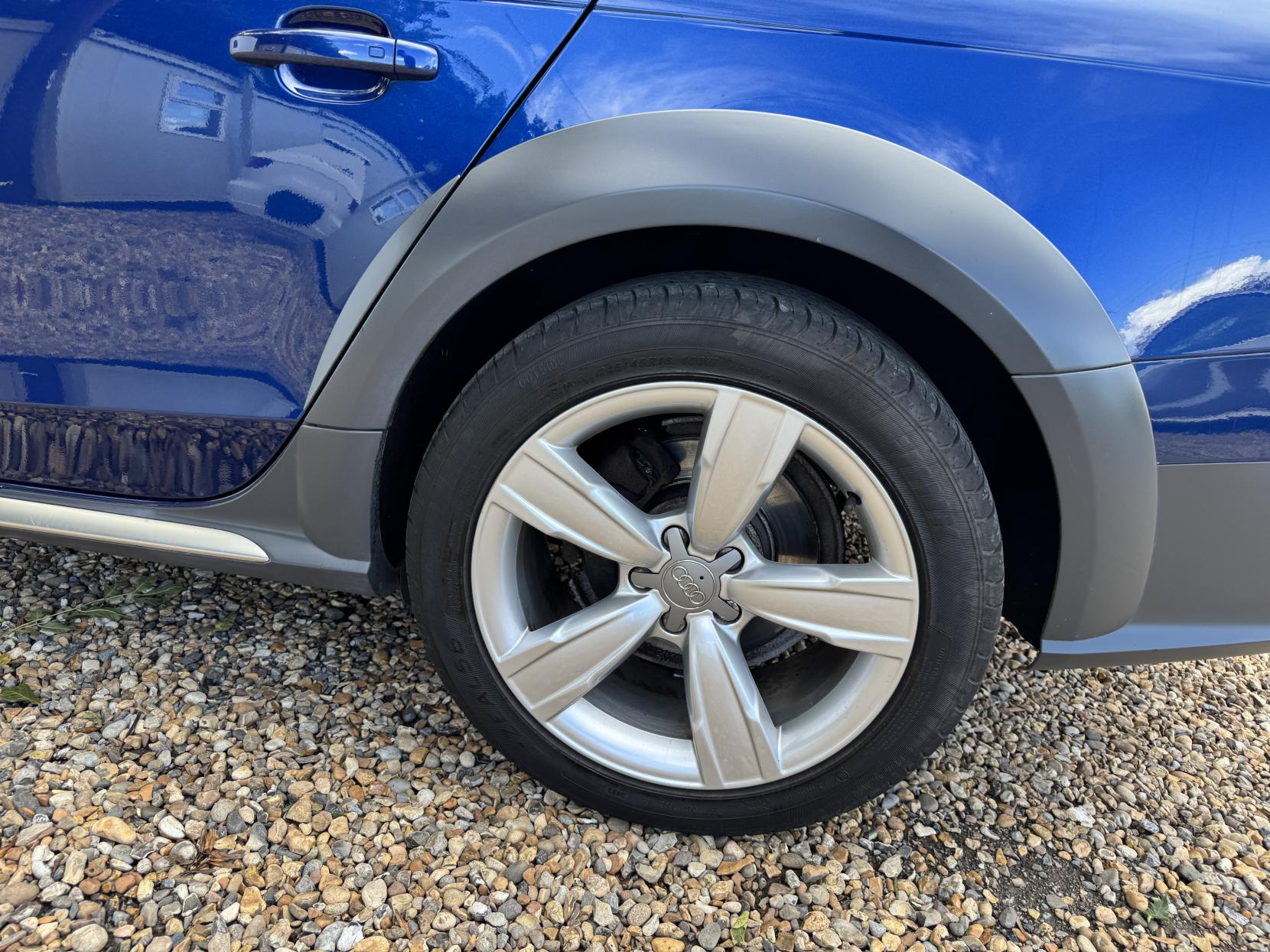 Audi A4 Allroad 2.0 TDI Estate 5dr Diesel S Tronic quattro Euro 5 (s/s) (177 ps)
