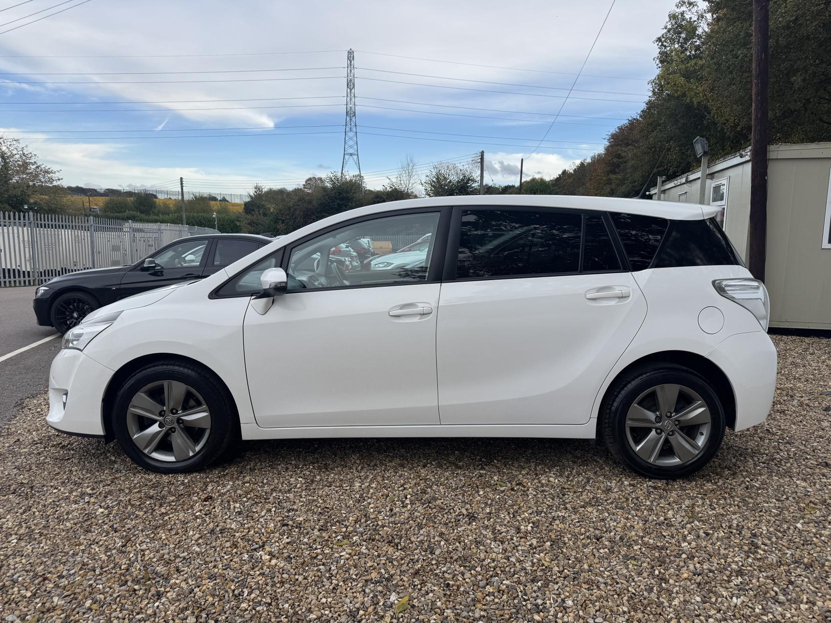 Toyota Verso 1.6 D-4D Trend MPV 5dr Diesel Manual Euro 5 (s/s) (110 bhp)