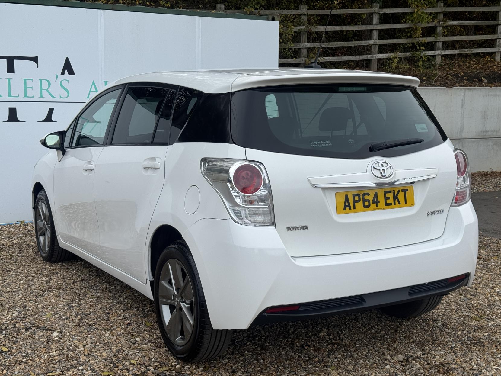 Toyota Verso 1.6 D-4D Trend MPV 5dr Diesel Manual Euro 5 (s/s) (110 bhp)