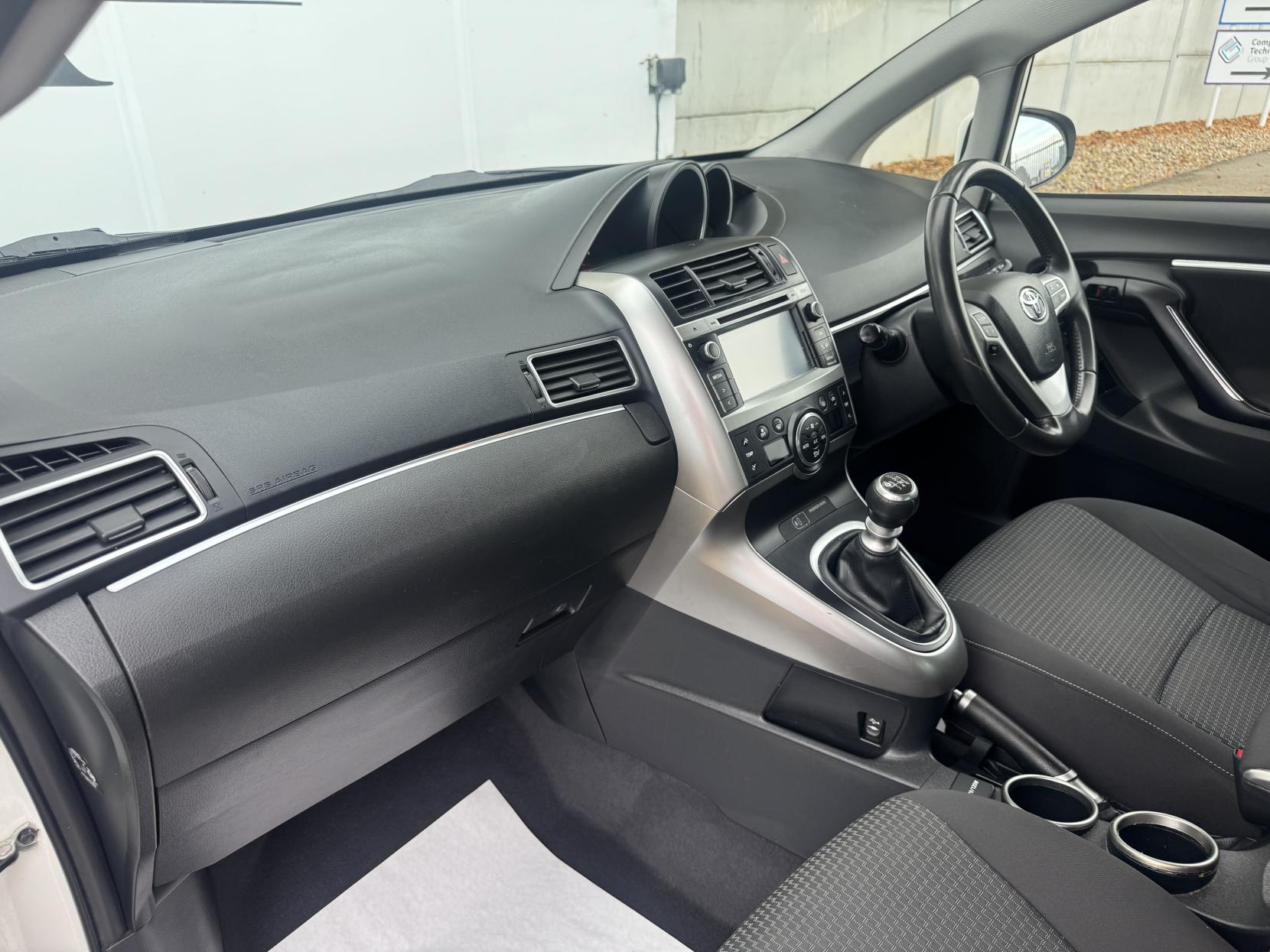 Toyota Verso 1.6 D-4D Trend MPV 5dr Diesel Manual Euro 5 (s/s) (110 bhp)