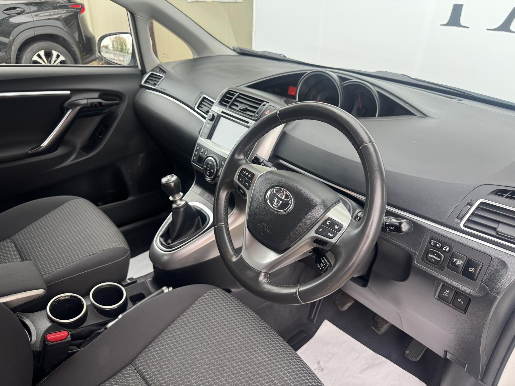 Toyota Verso 1.6 D-4D Trend MPV 5dr Diesel Manual Euro 5 (s/s) (110 bhp)