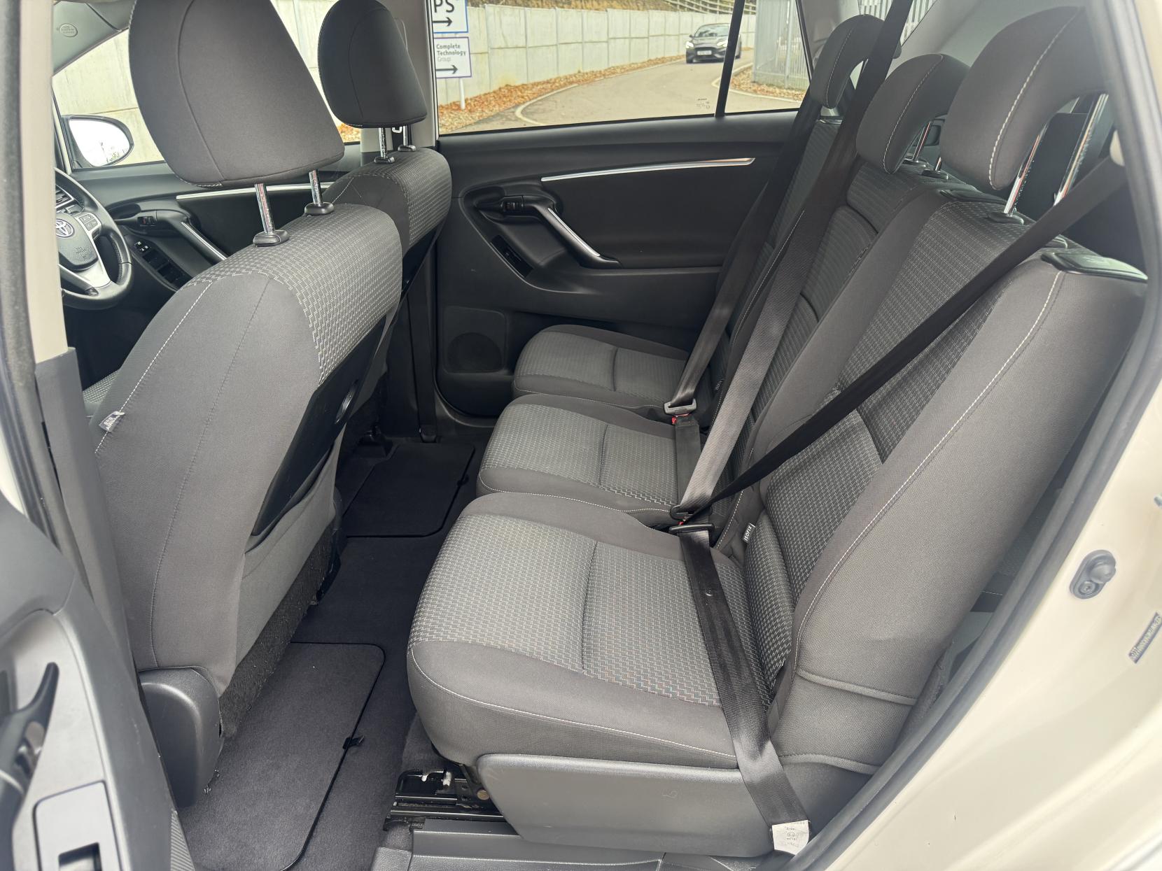 Toyota Verso 1.6 D-4D Trend MPV 5dr Diesel Manual Euro 5 (s/s) (110 bhp)