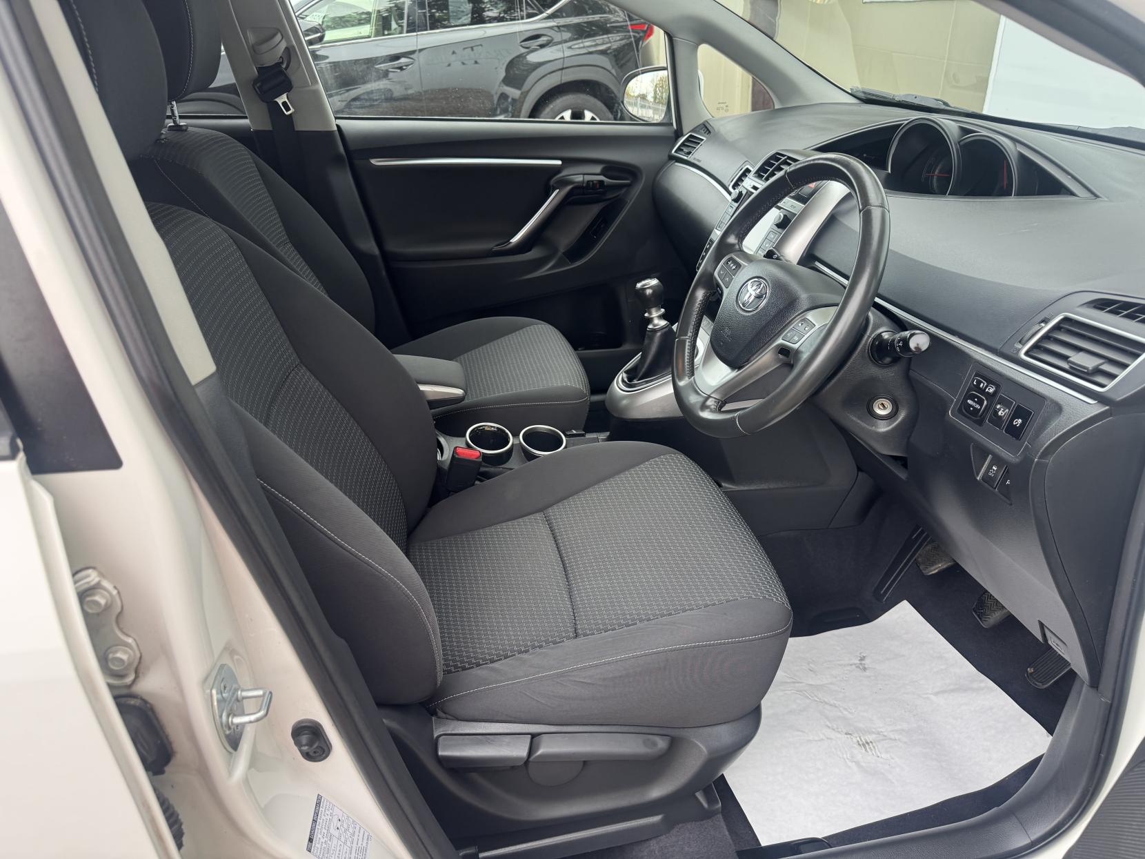Toyota Verso 1.6 D-4D Trend MPV 5dr Diesel Manual Euro 5 (s/s) (110 bhp)