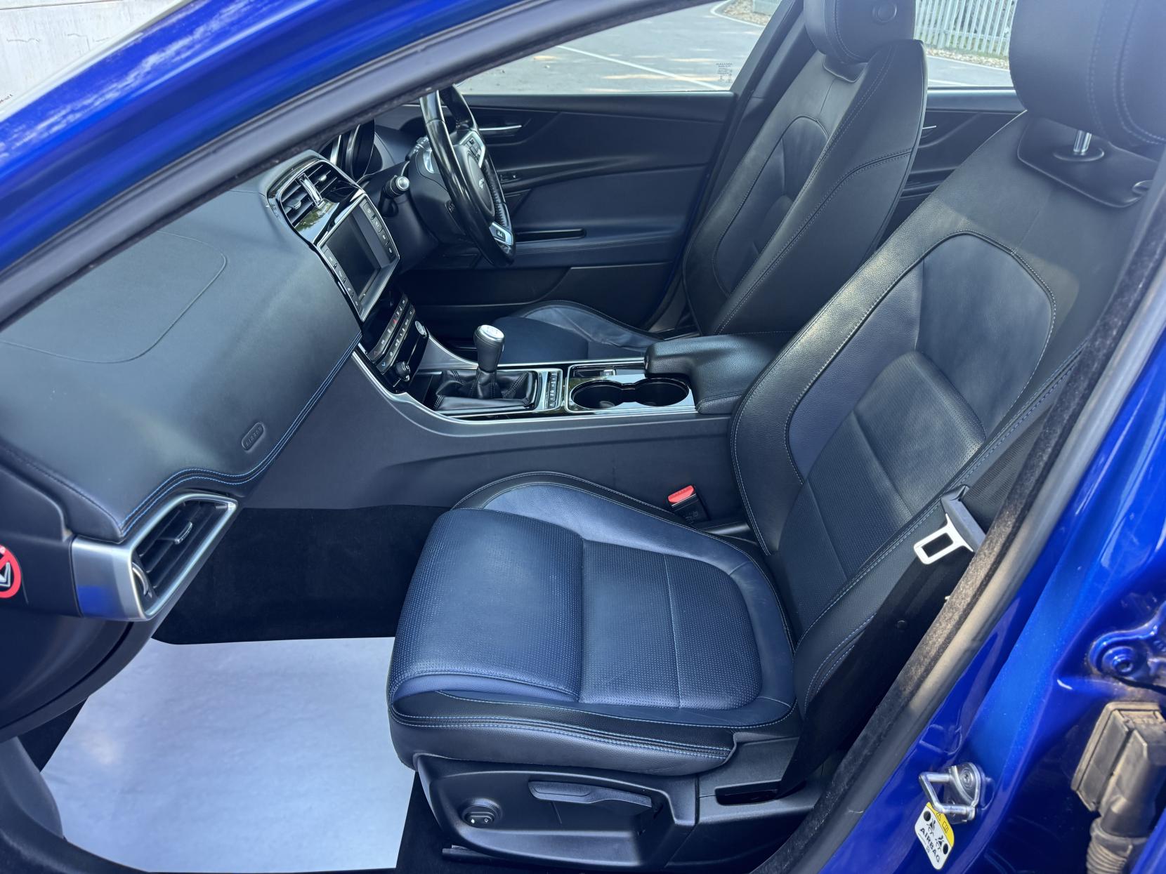 Jaguar XE 2.0d R-Sport Saloon 4dr Diesel Manual Euro 6 (s/s) (163 ps)