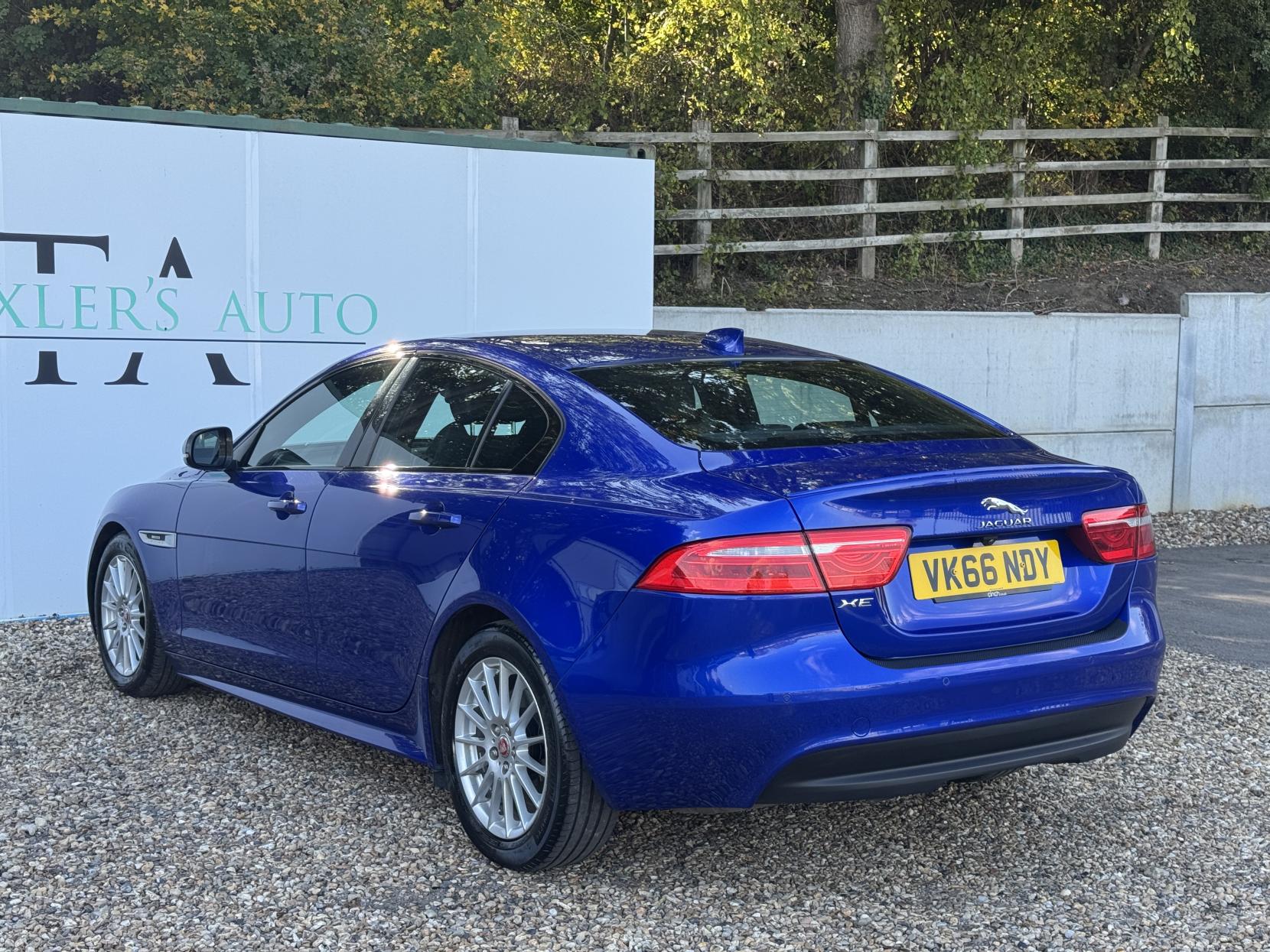 Jaguar XE 2.0d R-Sport Saloon 4dr Diesel Manual Euro 6 (s/s) (163 ps)
