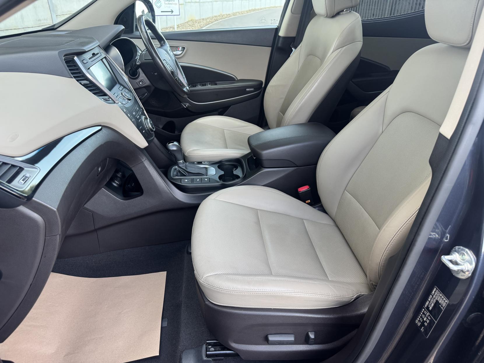 Hyundai Santa Fe 2.2 CRDi Premium SE SUV 5dr Diesel Auto 4WD Euro 5 (7 seat) (194 bhp)