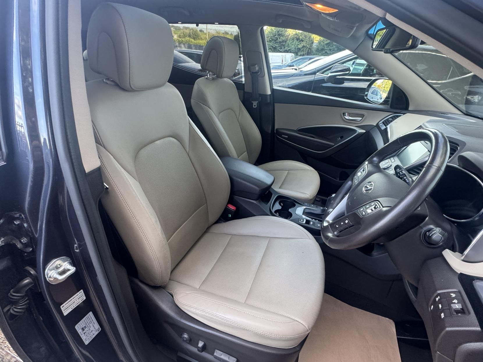 Hyundai Santa Fe 2.2 CRDi Premium SE SUV 5dr Diesel Auto 4WD Euro 5 (7 seat) (194 bhp)